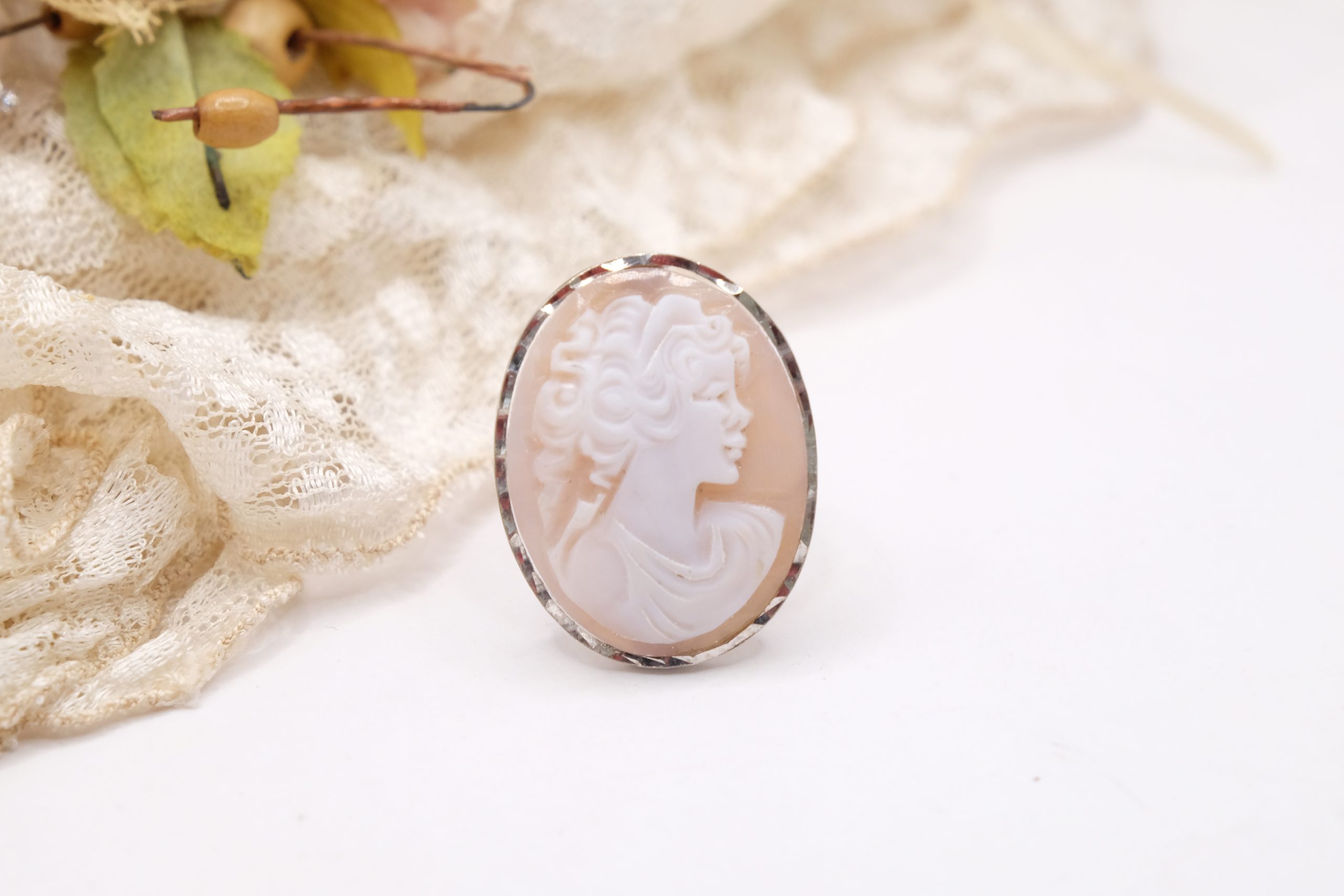 ARTISAN CAMEO RING FROM TORRE DEL GRECO IN SATIN RHODIUM-PLATED SILVER (2)