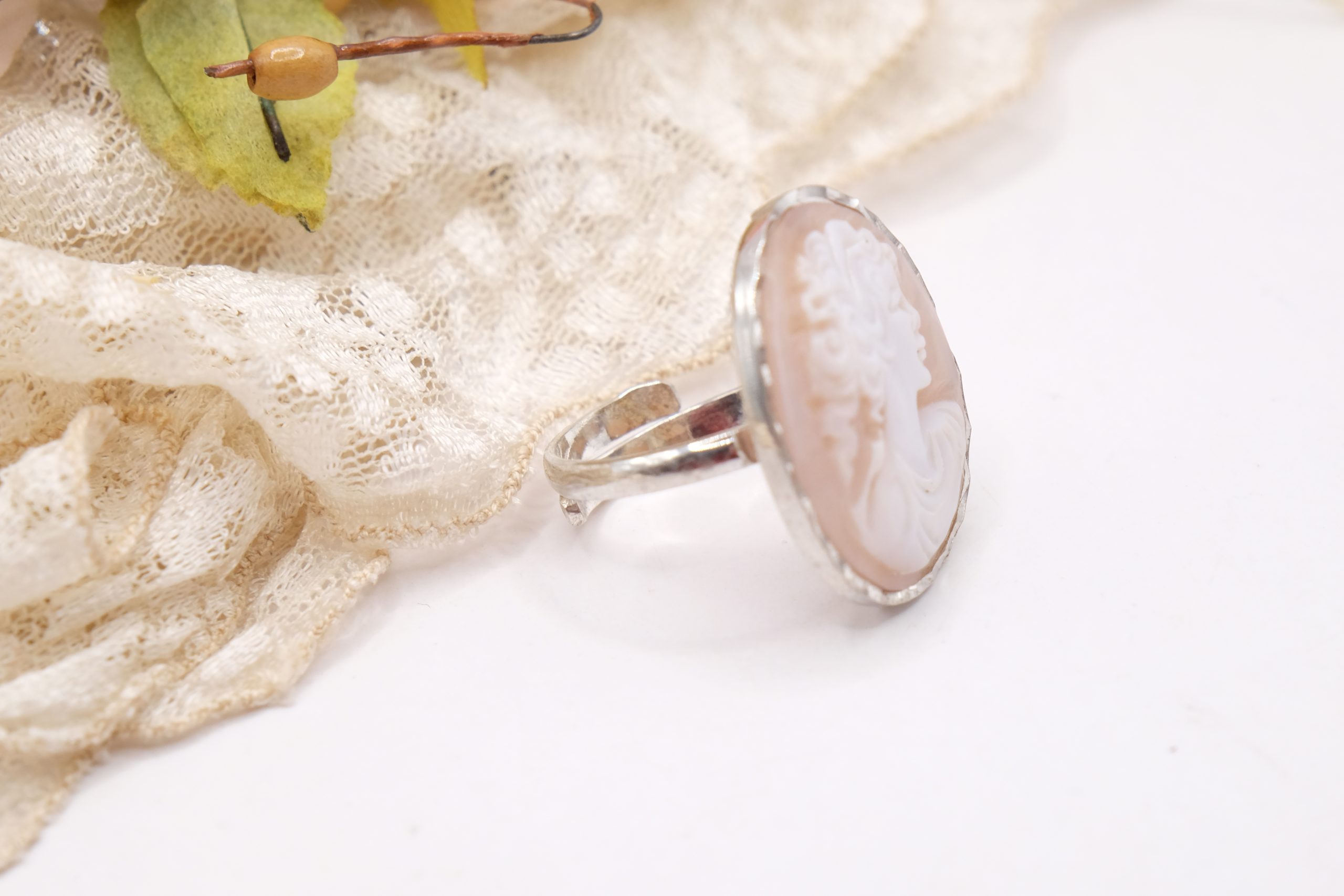 ARTISAN CAMEO RING FROM TORRE DEL GRECO IN SATIN RHODIUM-PLATED SILVER (3)