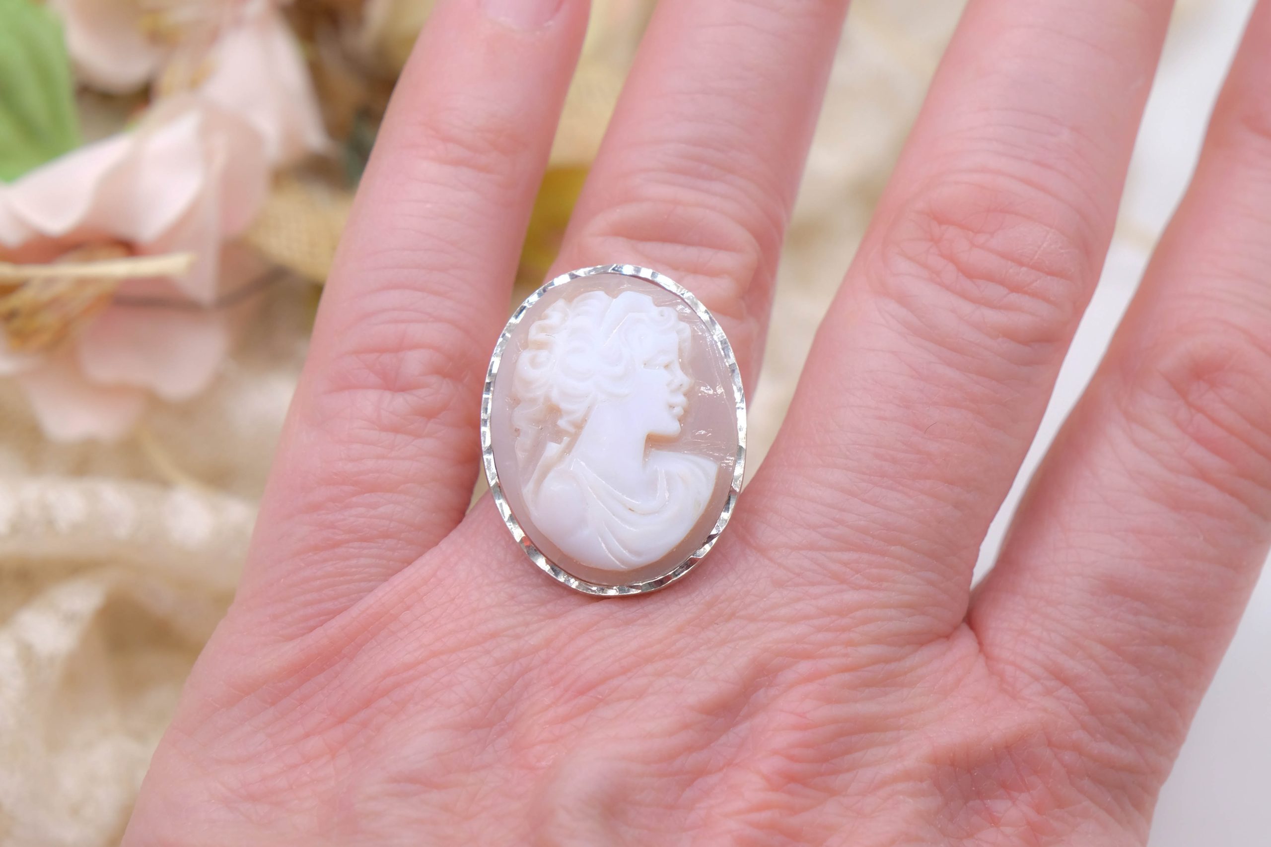 ARTISAN CAMEO RING FROM TORRE DEL GRECO IN SATIN RHODIUM-PLATED SILVER (4)