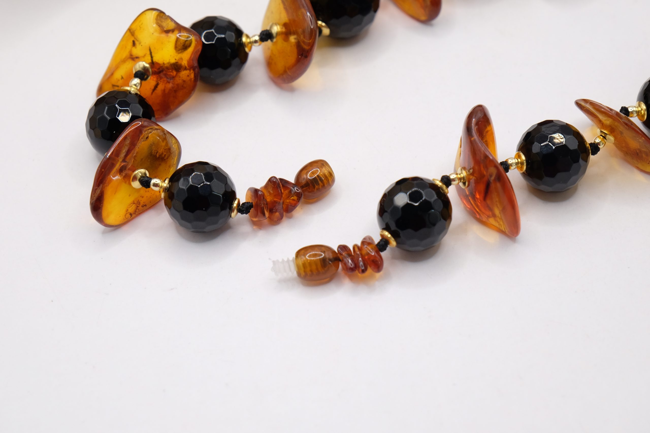 LARGE HANDCRAFTED BALTIC AMBER ONYX NECKLACE (1)