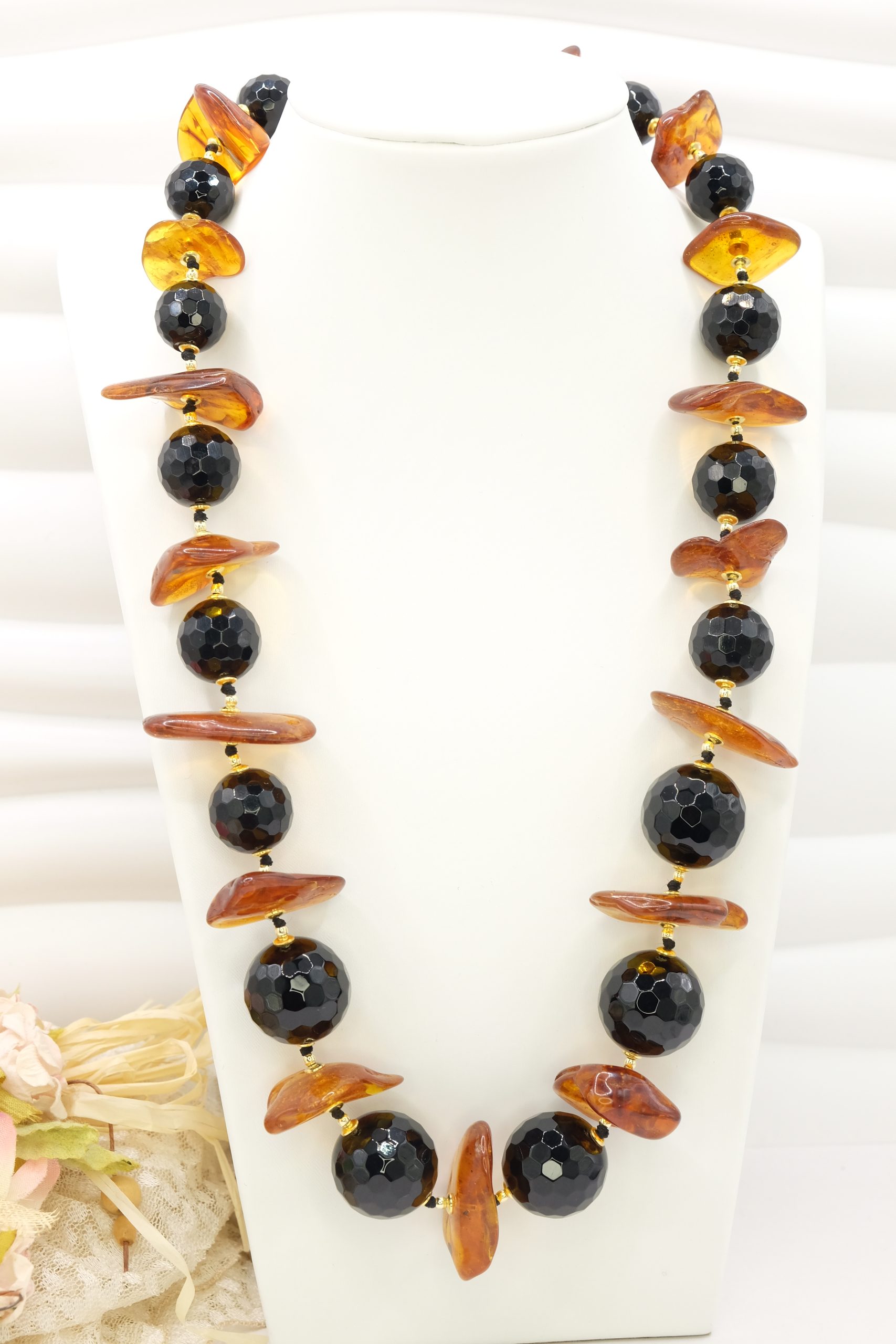 LARGE HANDCRAFTED BALTIC AMBER ONYX NECKLACE (2)