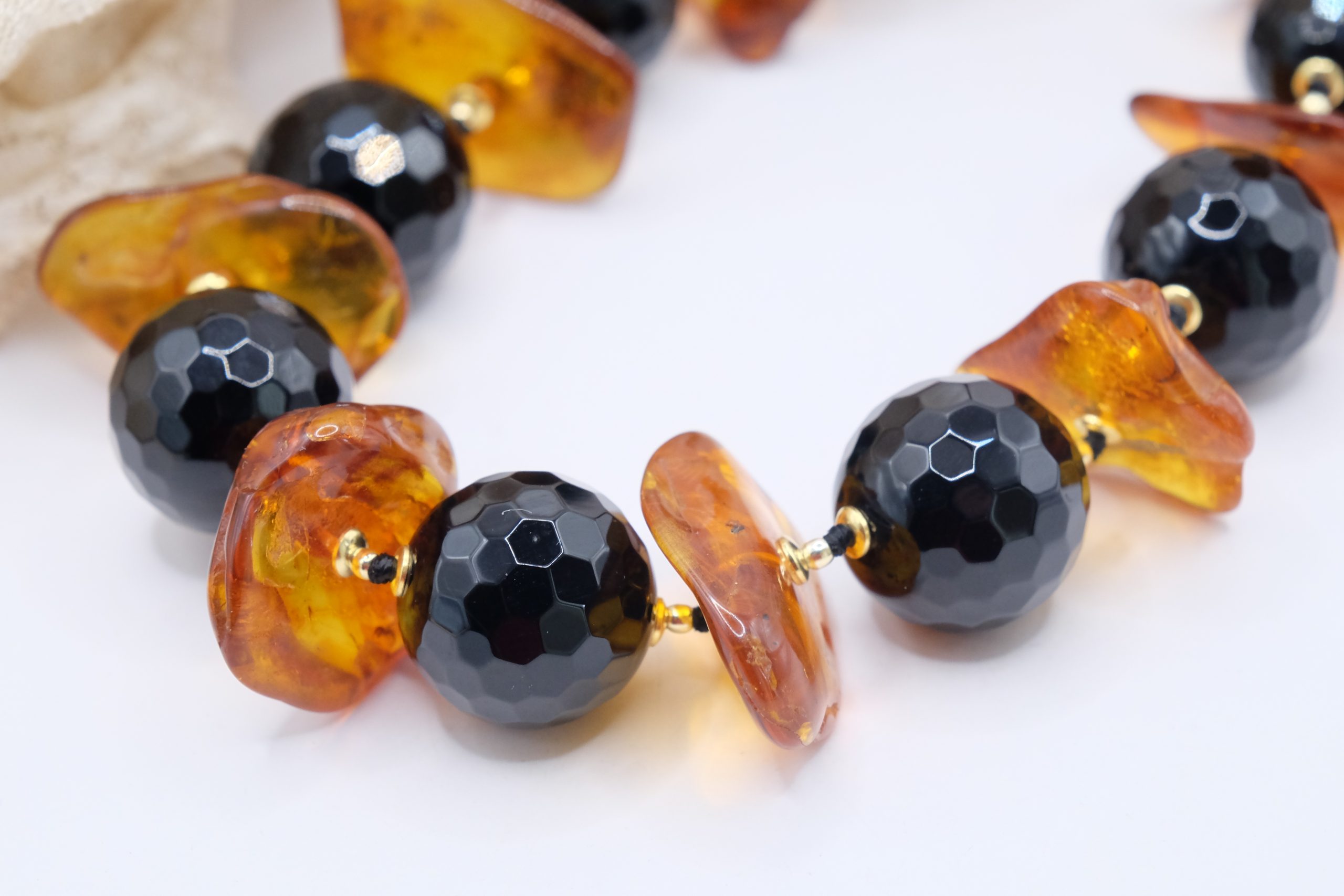 LARGE HANDCRAFTED BALTIC AMBER ONYX NECKLACE (5)