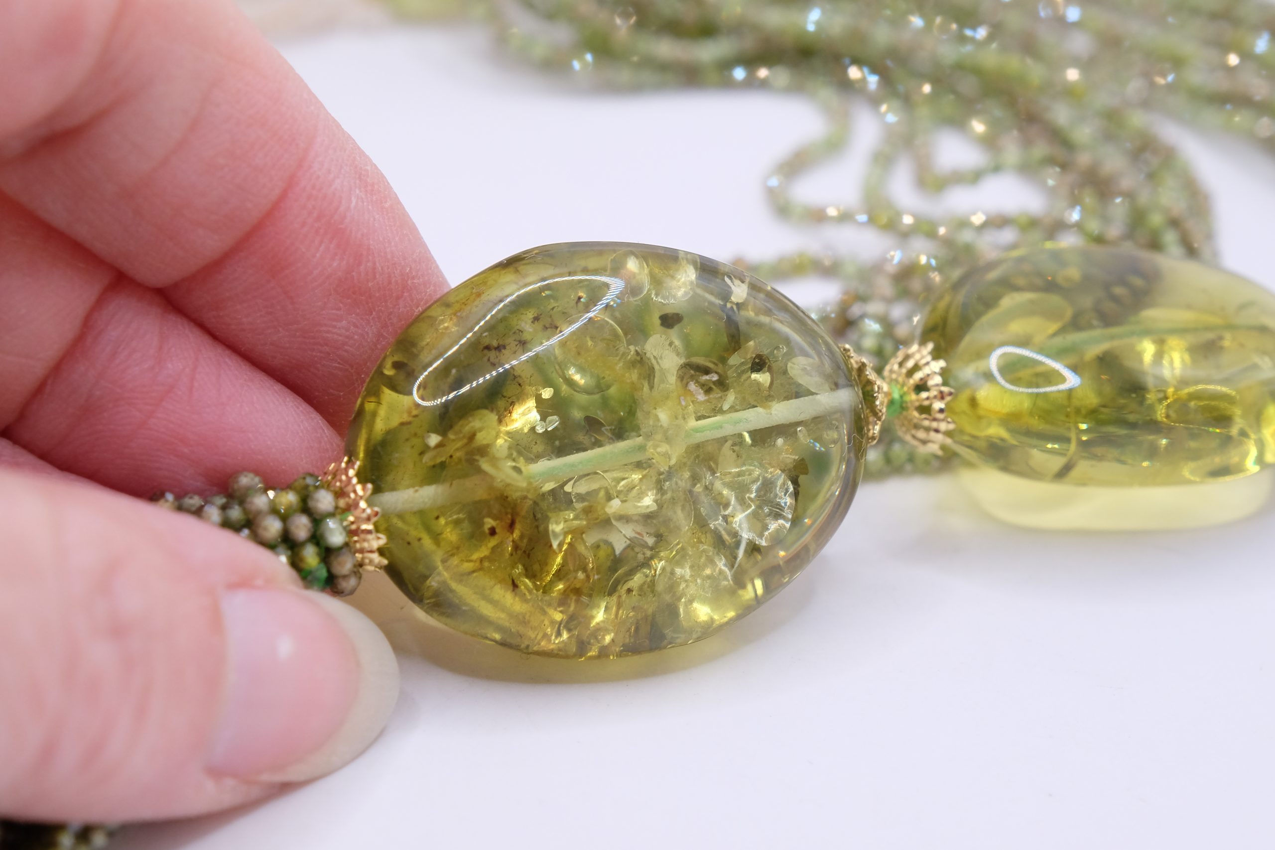 COLLANA MULTIFILO ARTIGIANALE AMBRA VERDE E ZIRCONI VERDI ARGENTO DORATO (1)