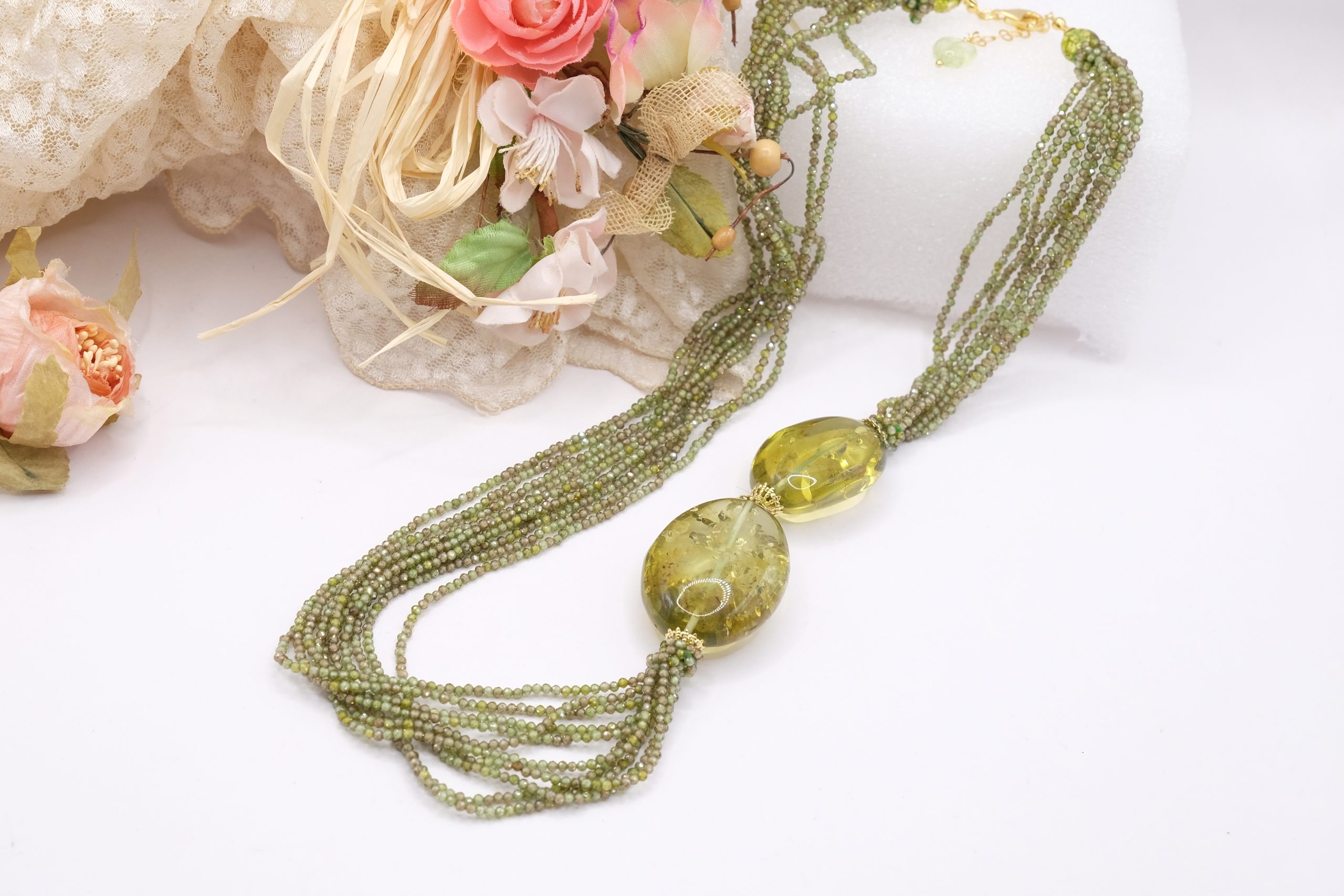 COLLANA MULTIFILO ARTIGIANALE AMBRA VERDE E ZIRCONI VERDI ARGENTO DORATO (3)