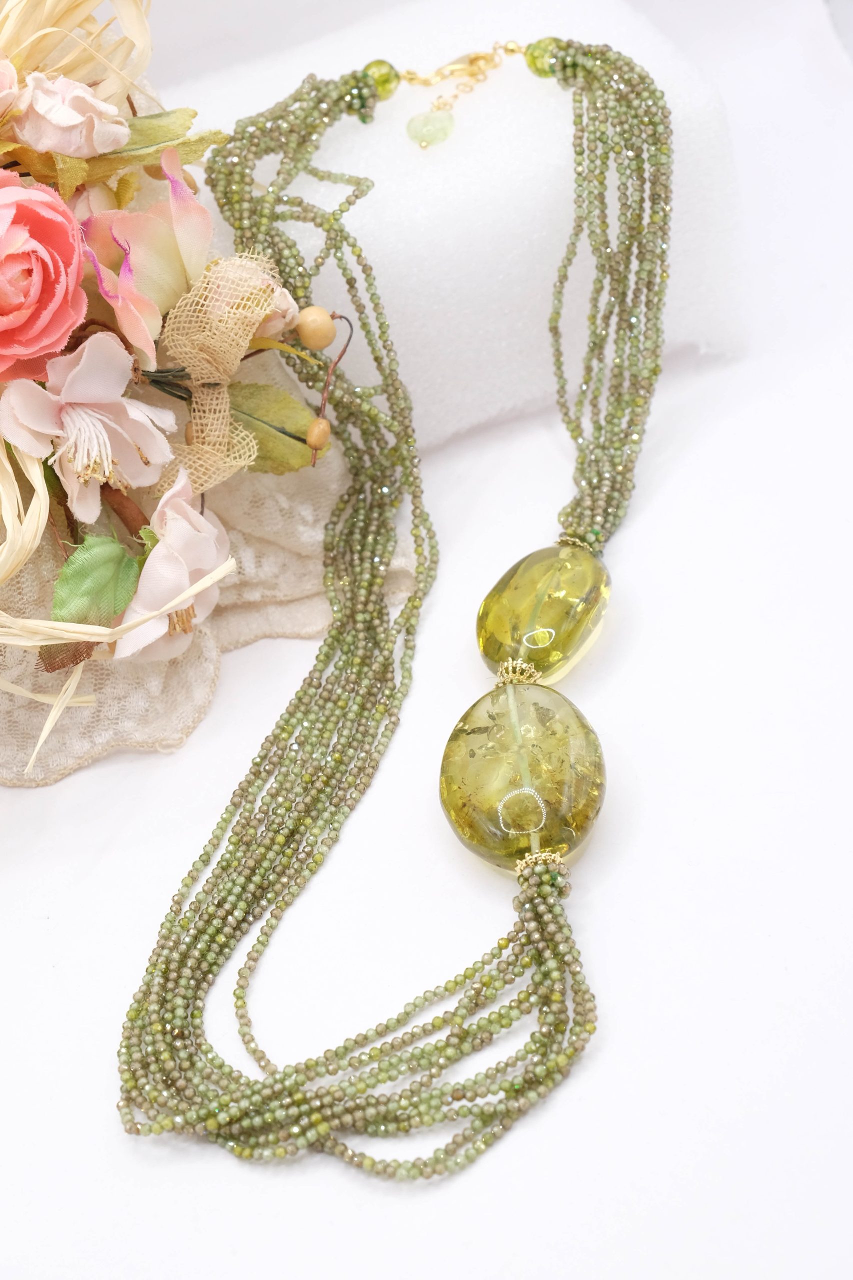 COLLANA MULTIFILO ARTIGIANALE AMBRA VERDE E ZIRCONI VERDI ARGENTO DORATO (4)