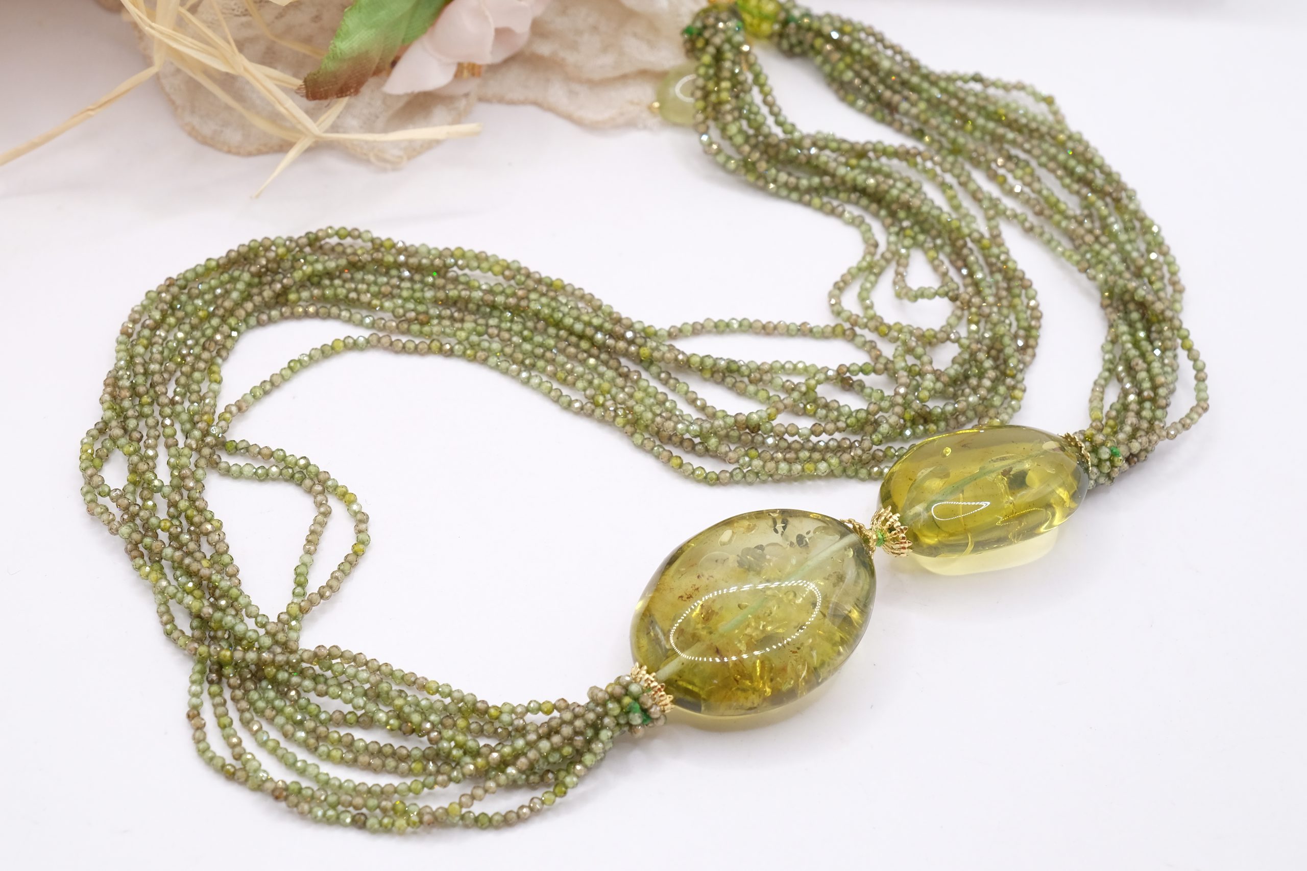 COLLANA MULTIFILO ARTIGIANALE AMBRA VERDE E ZIRCONI VERDI ARGENTO DORATO (7)