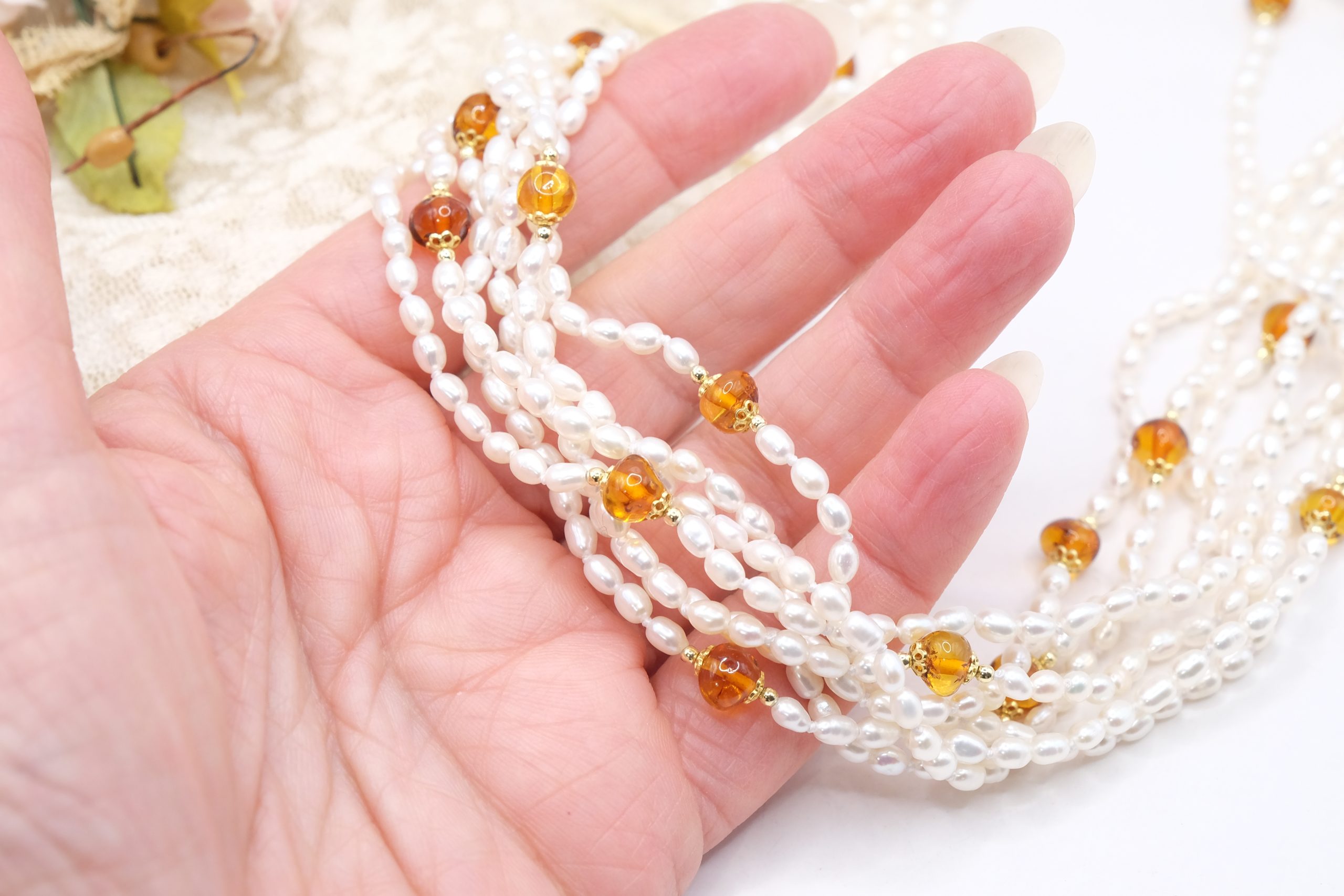 MULTI-STRAND NECKLACE WITH PEARLS, AMBER AND SILVER (3)