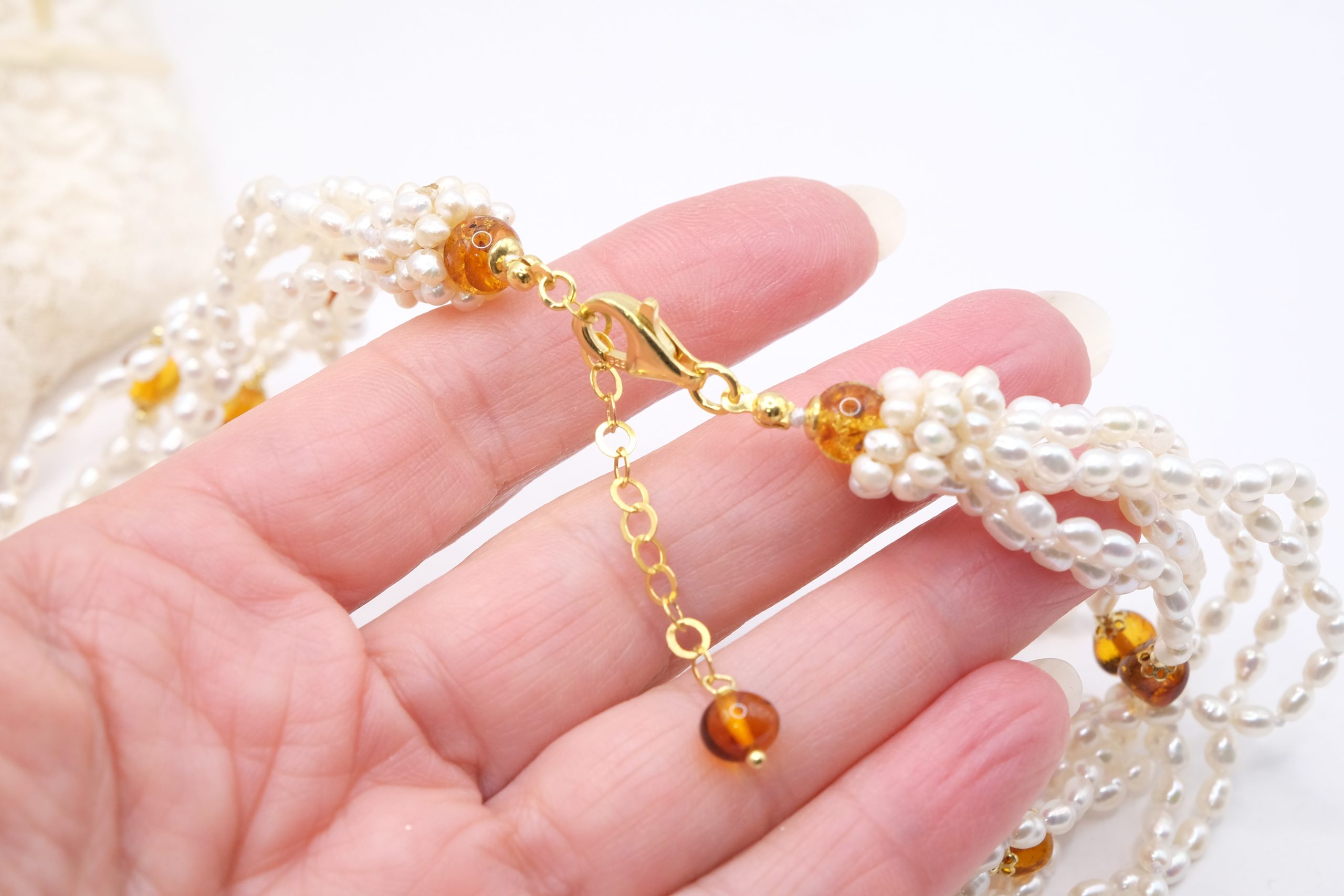 MULTI-STRAND NECKLACE WITH PEARLS, AMBER AND SILVER (4)