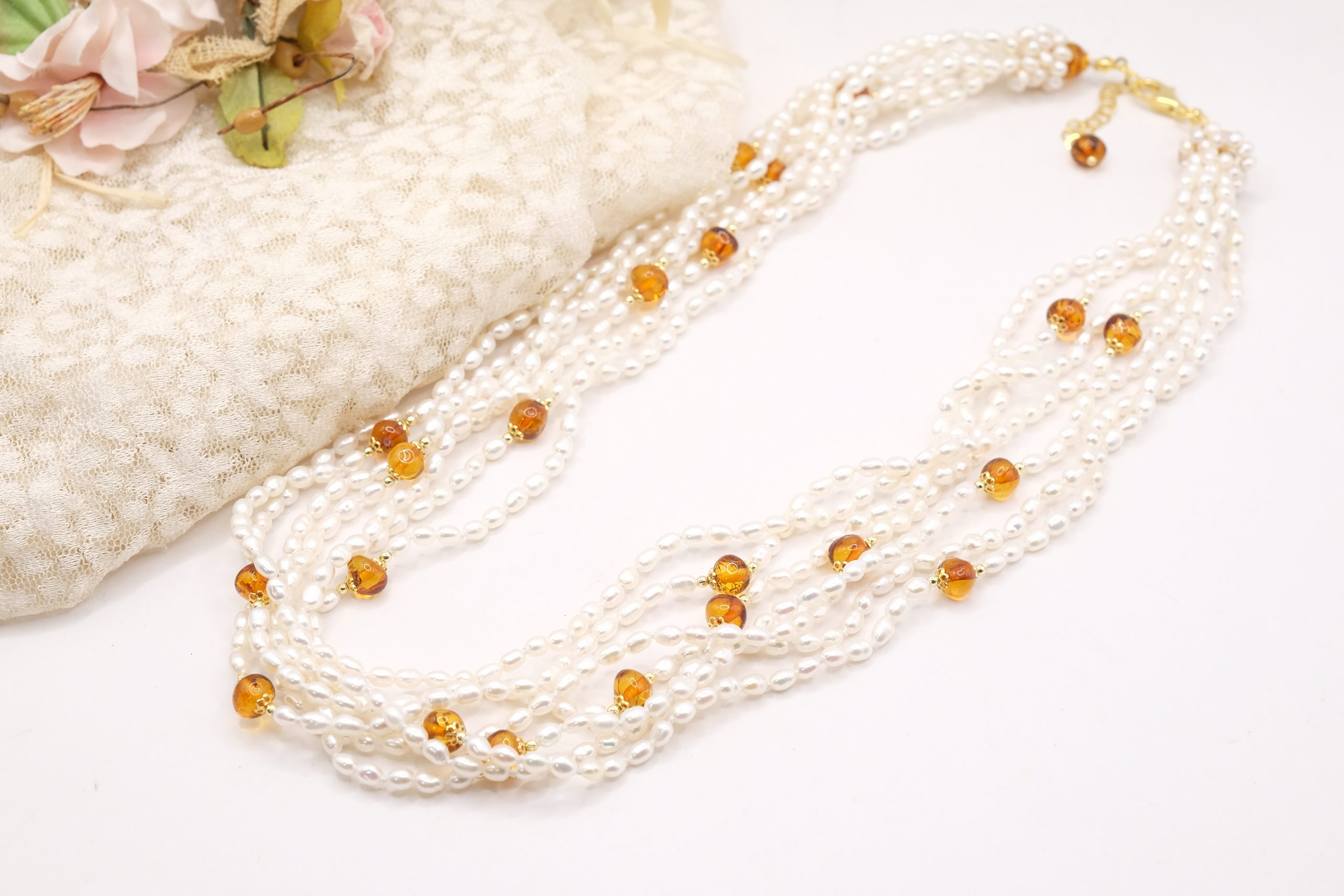 MULTI-STRAND NECKLACE WITH PEARLS, AMBER AND SILVER (5)