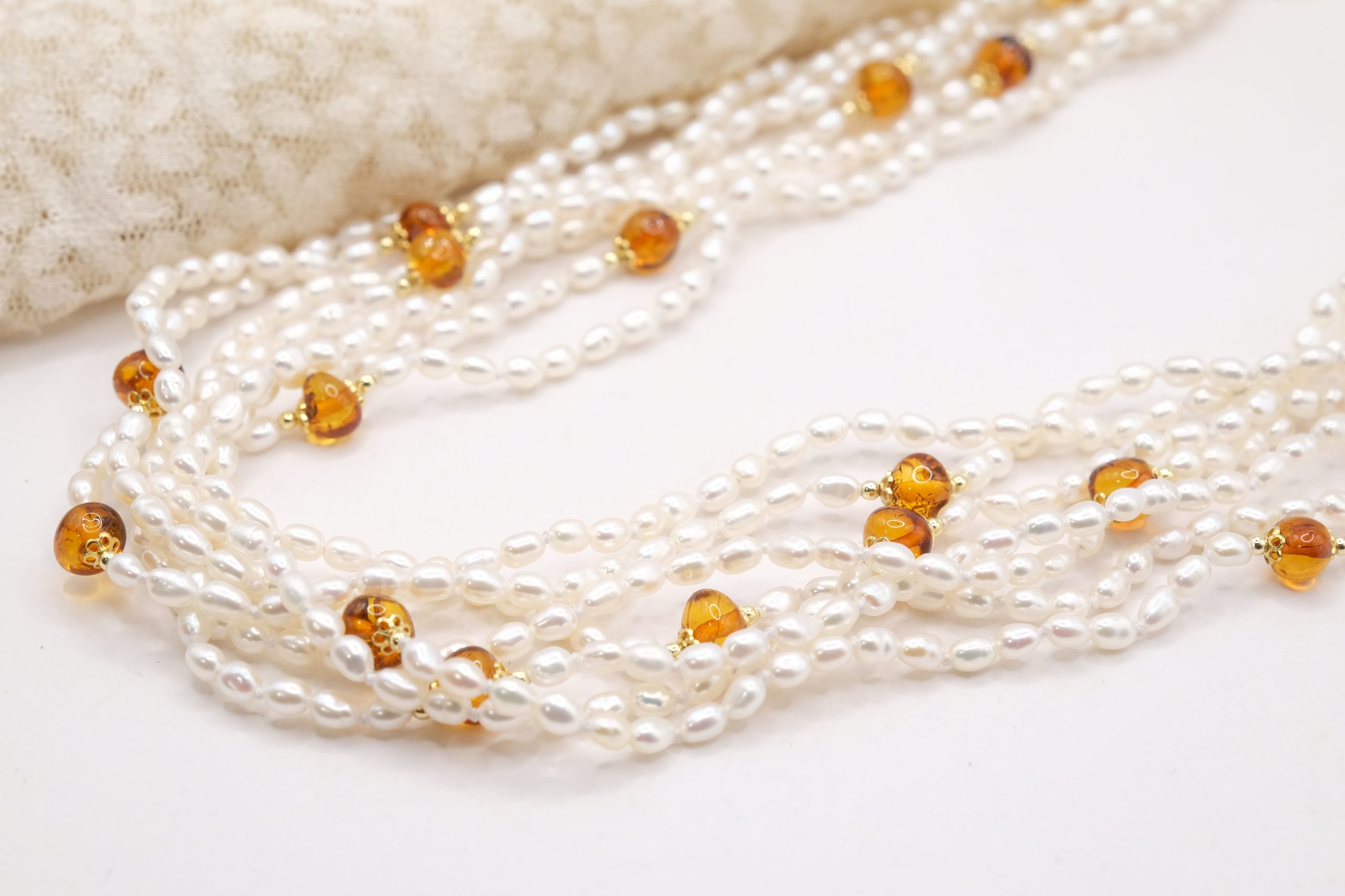 MULTI-STRAND NECKLACE WITH PEARLS, AMBER AND SILVER (6)