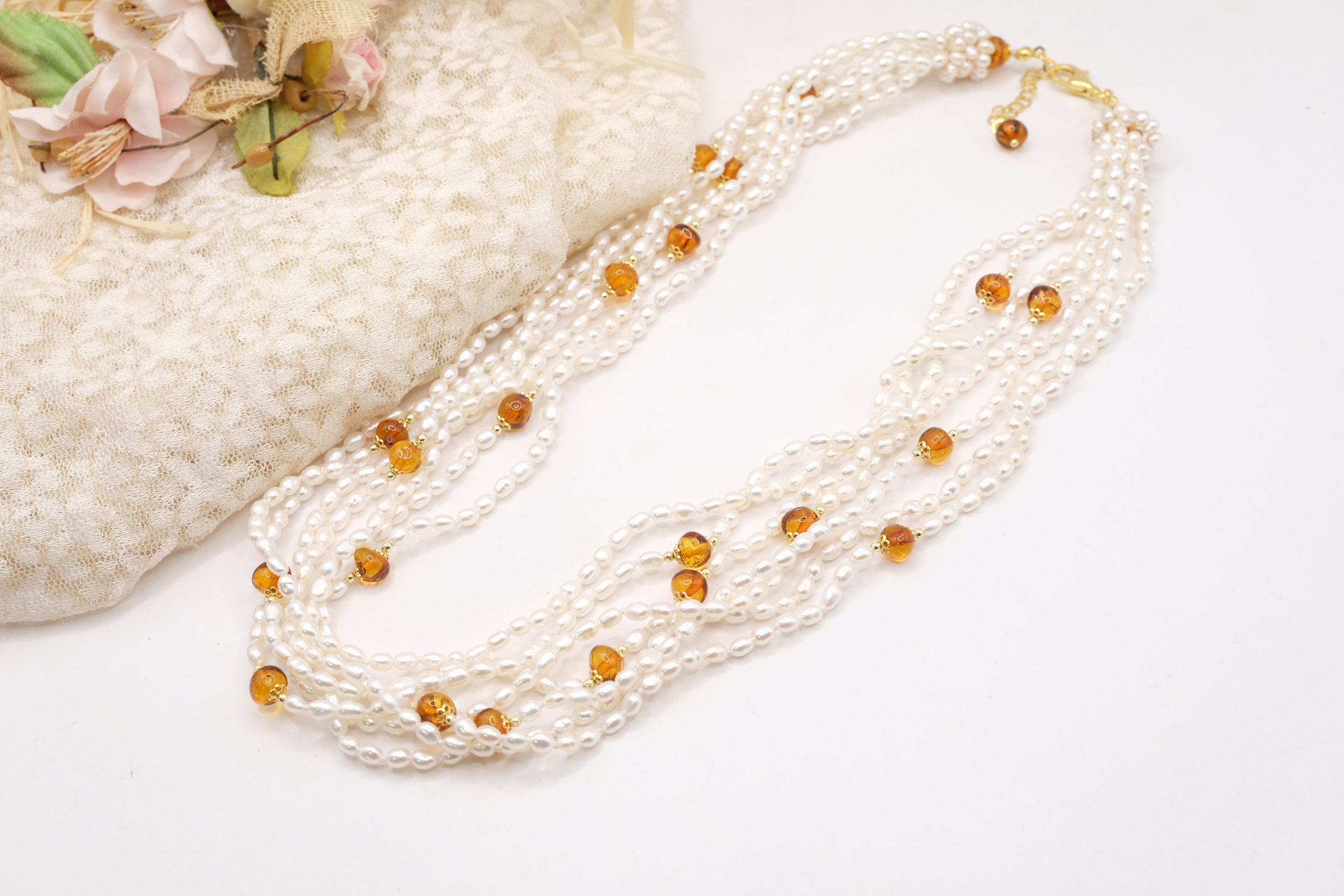 MULTI-STRAND NECKLACE WITH PEARLS, AMBER AND SILVER (7)