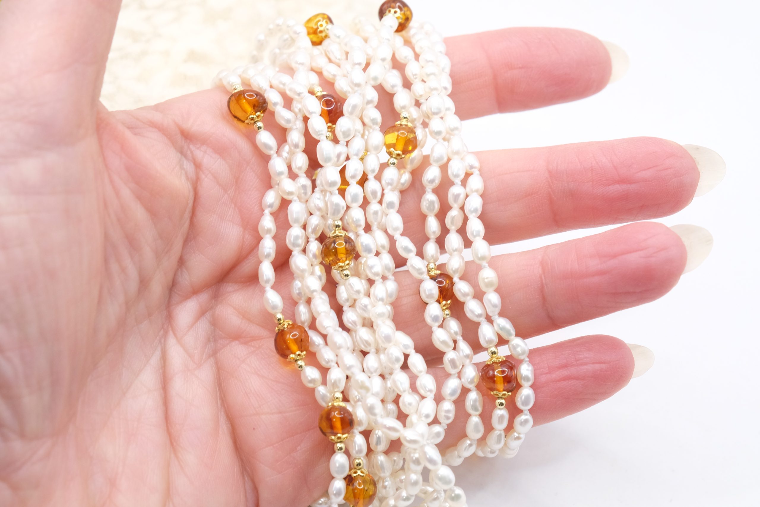MULTI-STRAND NECKLACE WITH PEARLS, AMBER AND SILVER (9)
