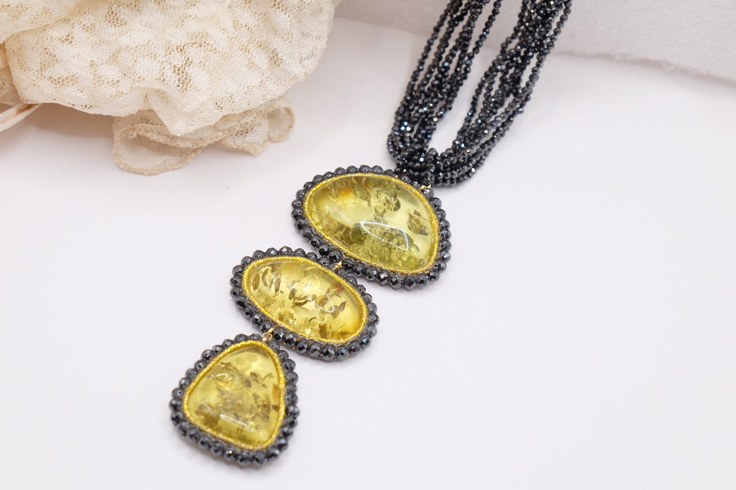 MULTI-STRAND NECKLACE WITH ZIRCONIA, GREEN BALTIC AMBER, GOLD-PLATED SILVER, HANDCRAFTED SAUTACHE (1)