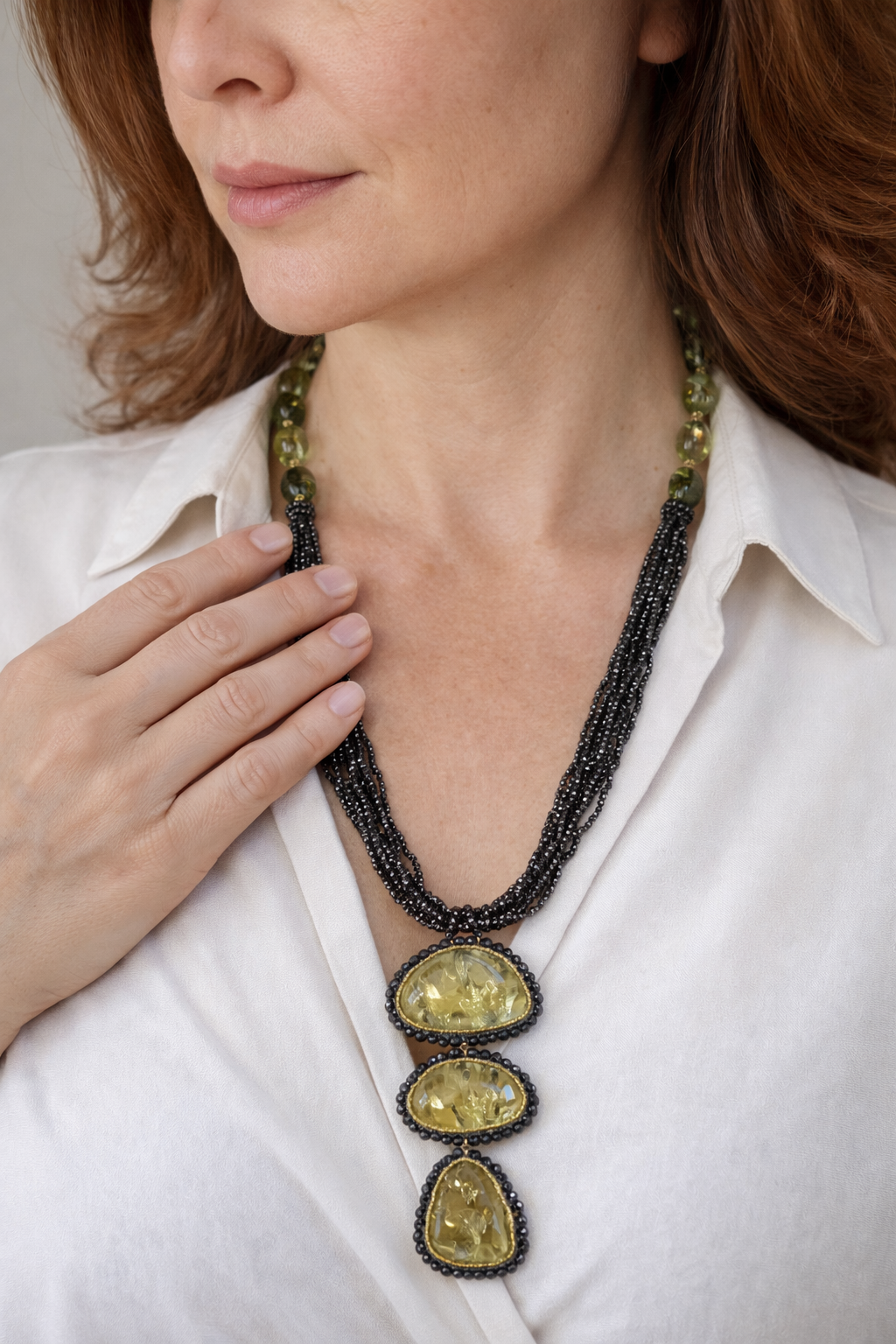 MULTI-STRAND NECKLACE WITH ZIRCONIA, GREEN BALTIC AMBER, GOLD-PLATED SILVER, HANDCRAFTED SAUTACHE (1)