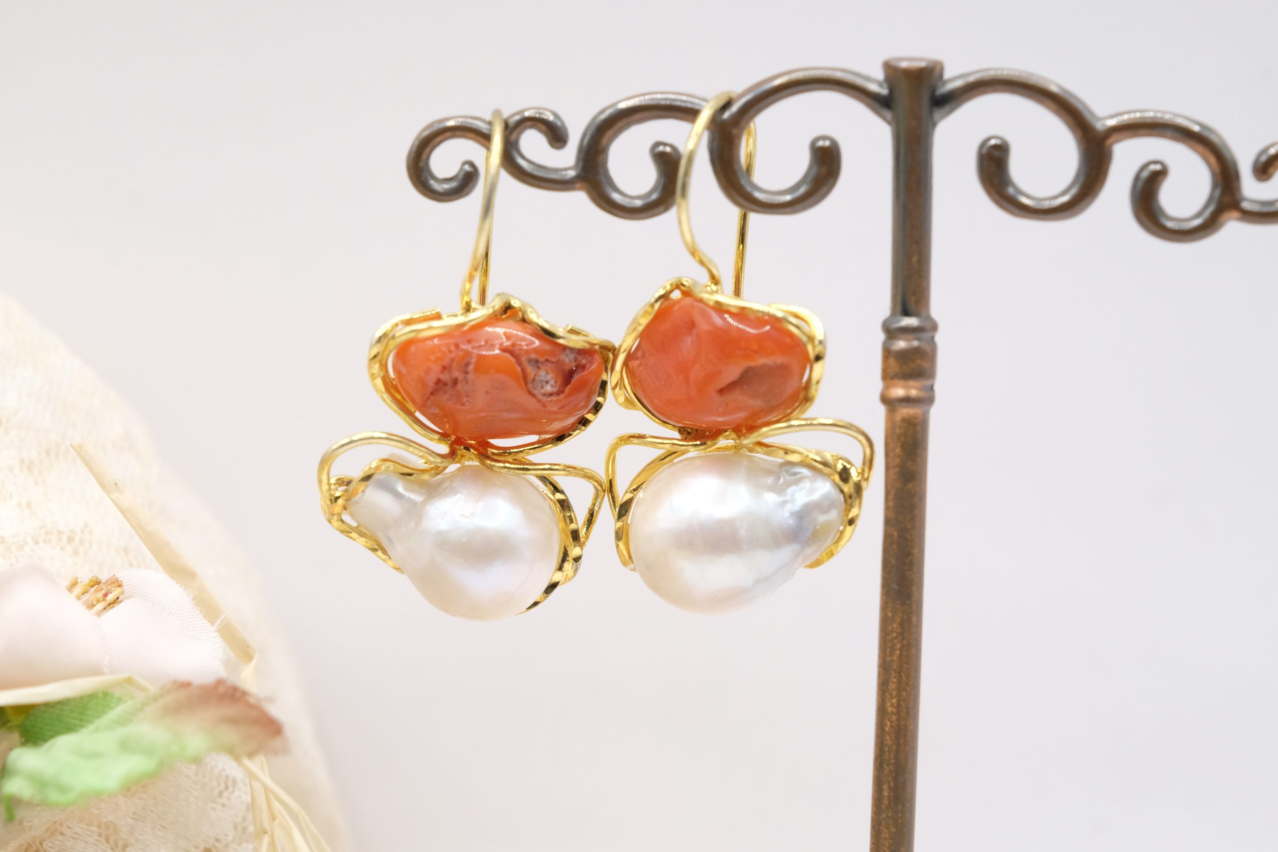 HANDMADE EARRINGS WITH PLUMP PEARLS AND MEDITERRANEAN CORAL IN GOLD PLATED SILVER (4)