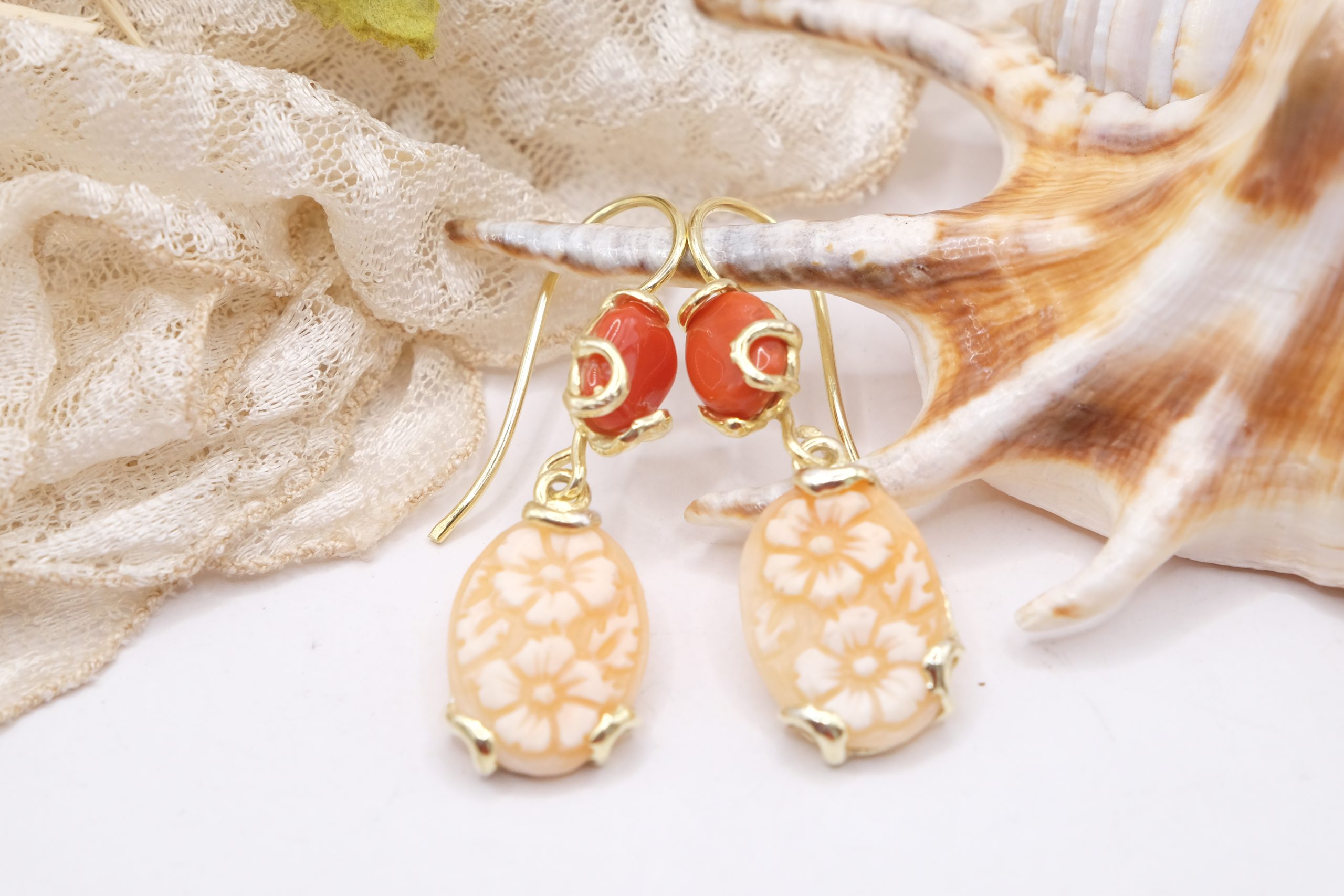 CAMEO EARRINGS FROM TORRE DEL GRECO WITH CORAL FLOWERS AND GILDED SILVER (1)
