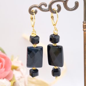 Orecchini Pendenti Onice Perle e Acciaio Placcato Oro