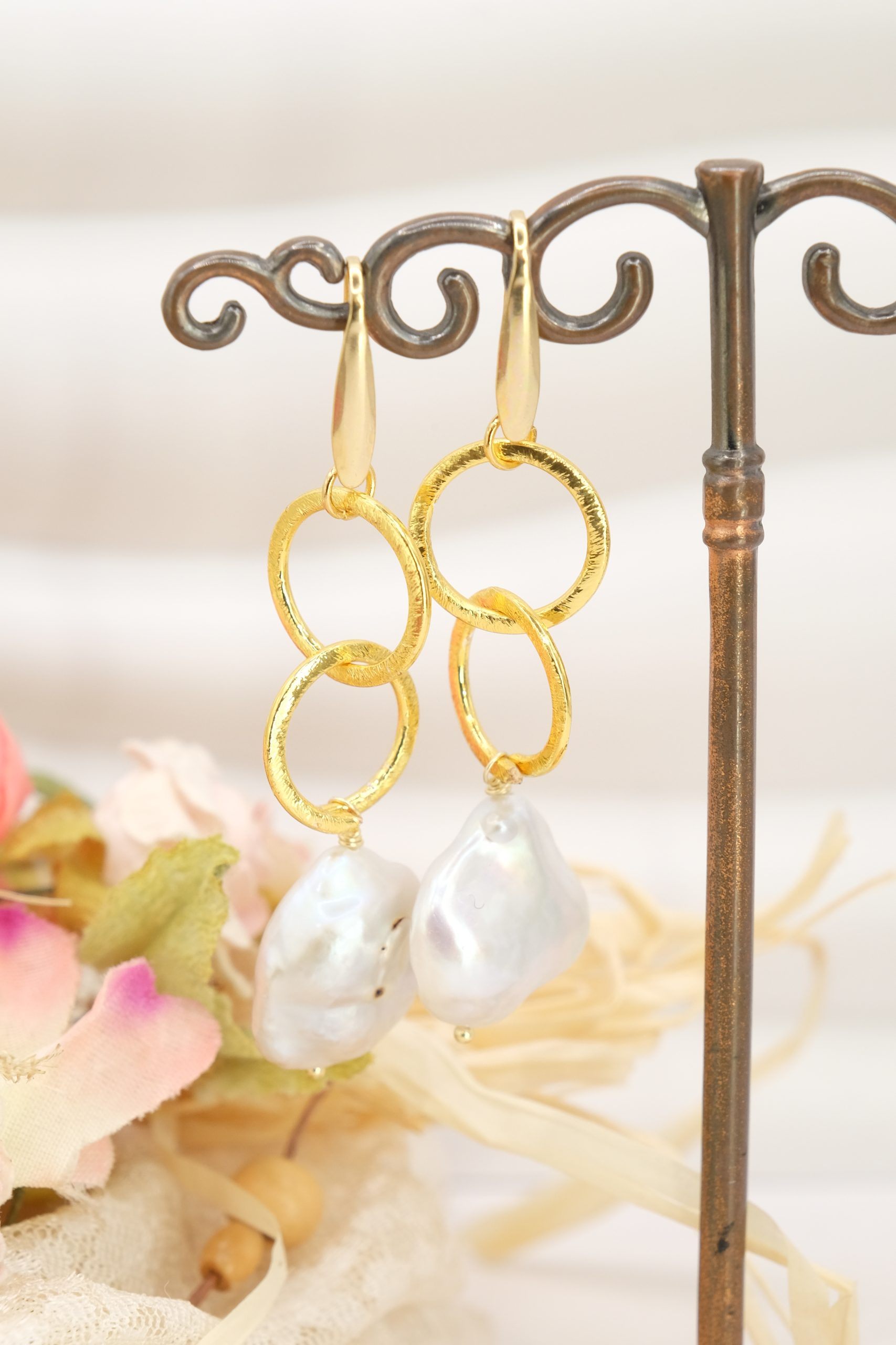 HANDMADE BRASS CHAIN PEARL EARRINGS (3)