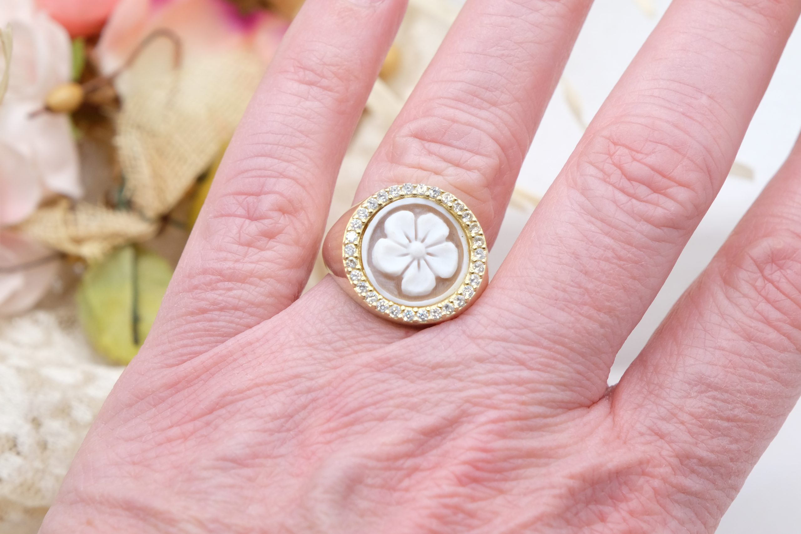 ANELLO CAMMEO ZIRCONI FIORE 5 PETALI ARGENTO 925 PLACCATO ORO CHIARO (1)