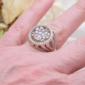 Anello con fiori cammeo di Torre del Greco e zirconi Argento 925 Rodiato