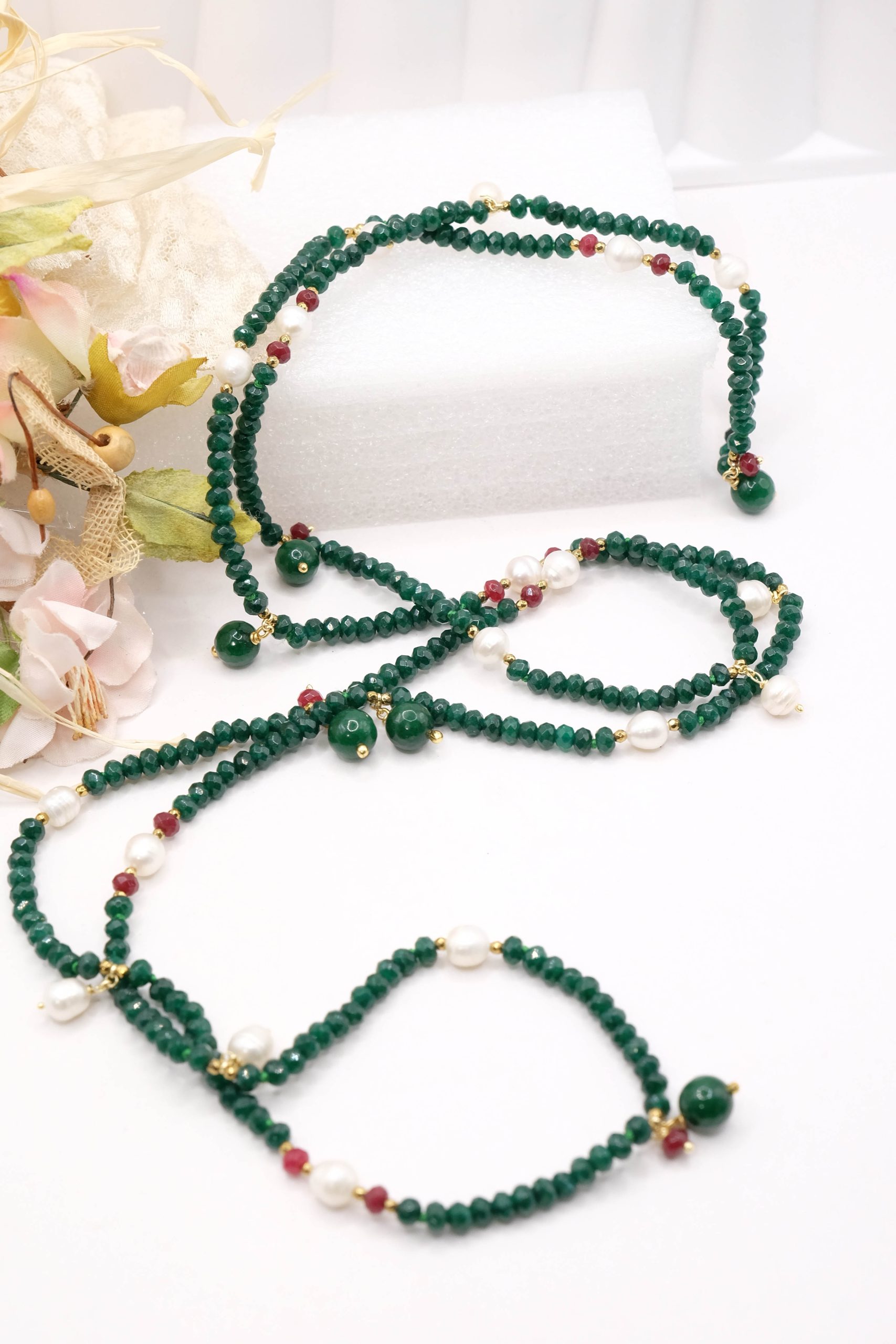 COLLANA ARTIGIANALE LUNGA CHARLESTON CHANEL PERLE SMERALDO RUBINO CHARMS (2)