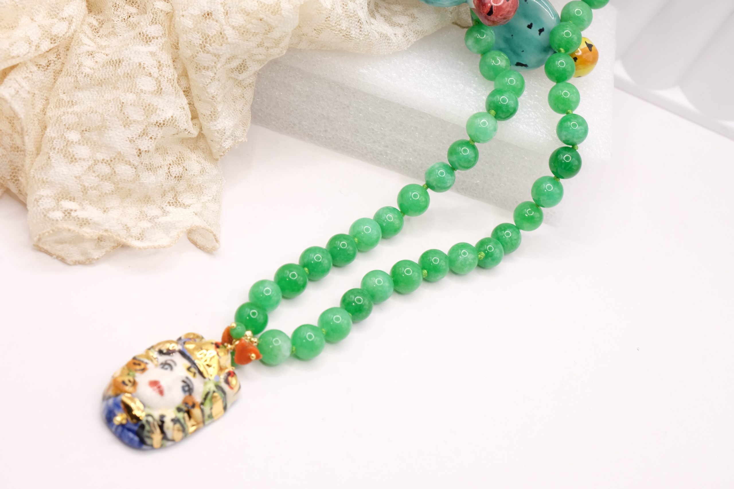 SICILIAN NECKLACE, GREEN JADE, MOOR'S HEAD, CALTAGIRONE CERAMIC, CORAL (6)