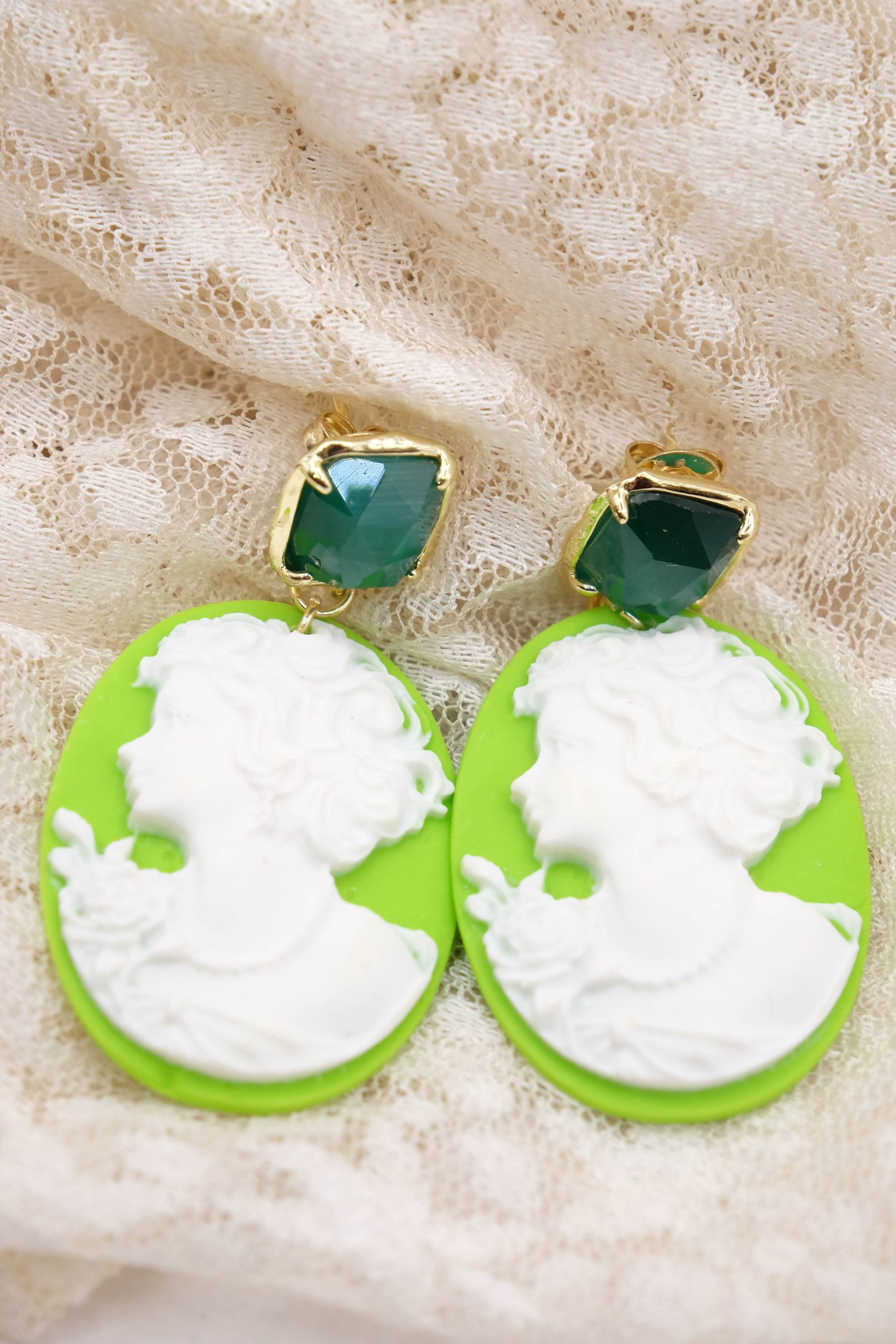 ORECCHINI ARTIGIANALI CAMMEO RESINA VERDE CRISTALLO ACCIAO (1)