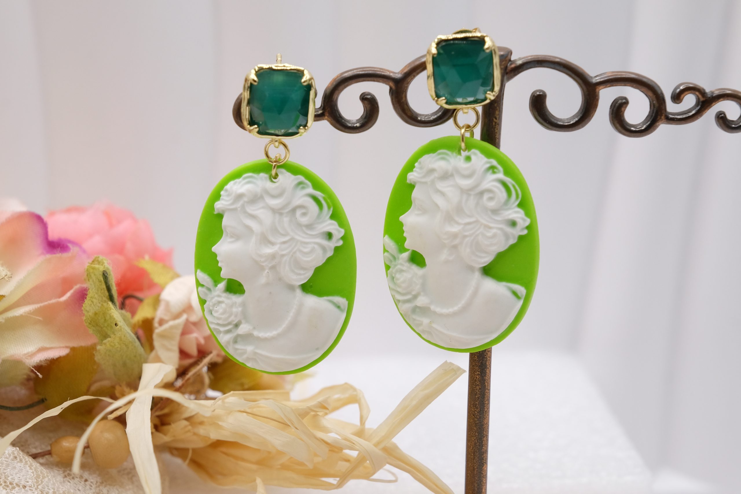 ORECCHINI ARTIGIANALI CAMMEO RESINA VERDE CRISTALLO ACCIAO (2)