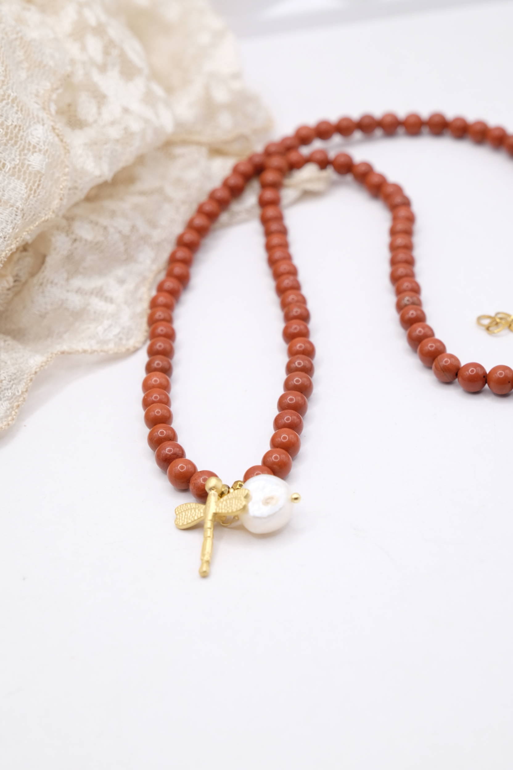 COLLANA LIBELLULA PERLA PASTA DI CORALLO ROSSO MAT (1)