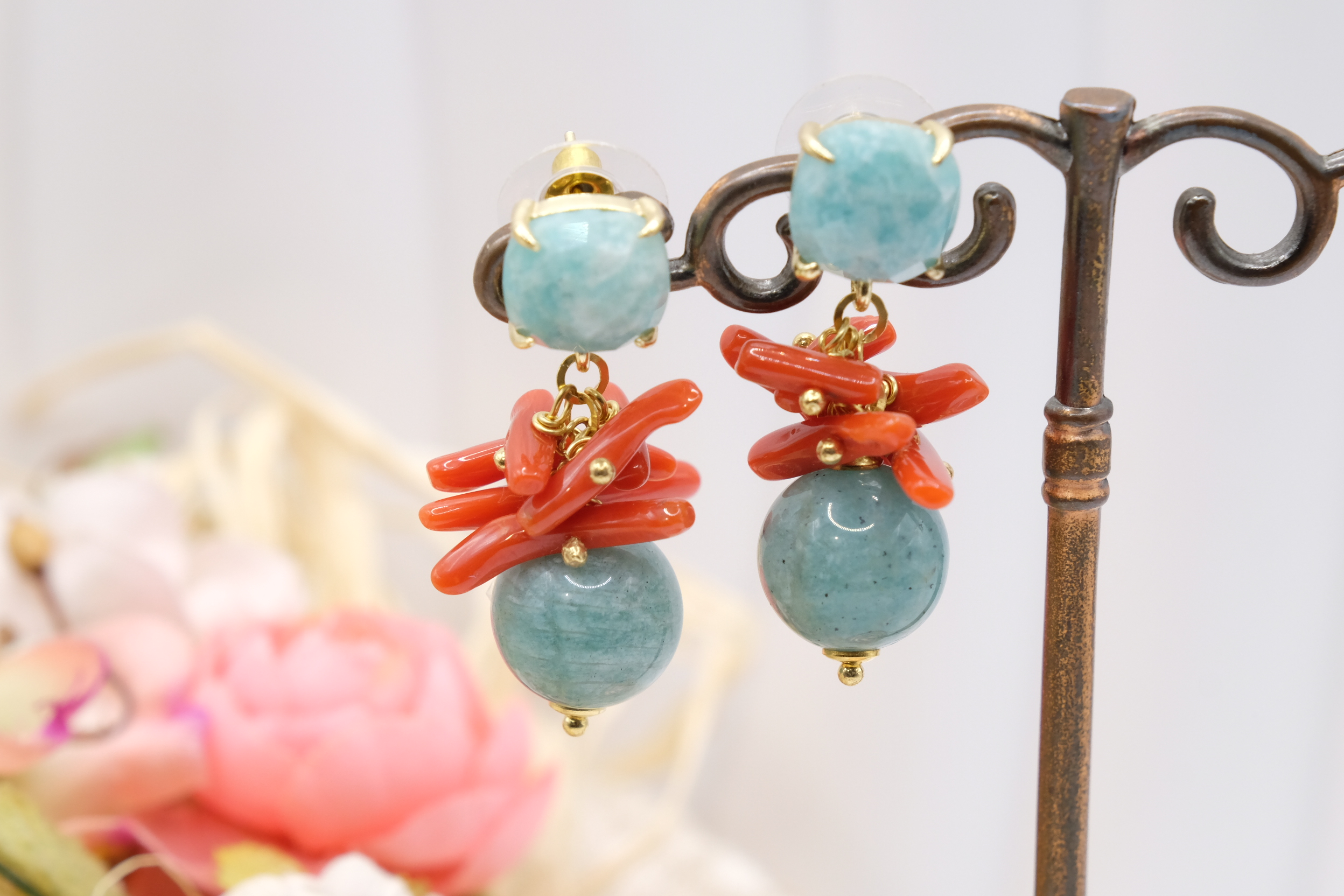 ORECCHINI ARTIGIANALI AMAZZONITE GRAPPOLO PERLE CORALLO PERLA PERNO (2)