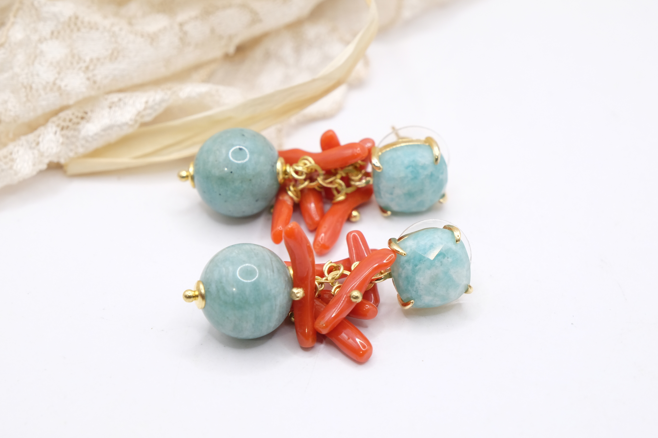 ORECCHINI ARTIGIANALI AMAZZONITE GRAPPOLO PERLE CORALLO PERLA PERNO (5)