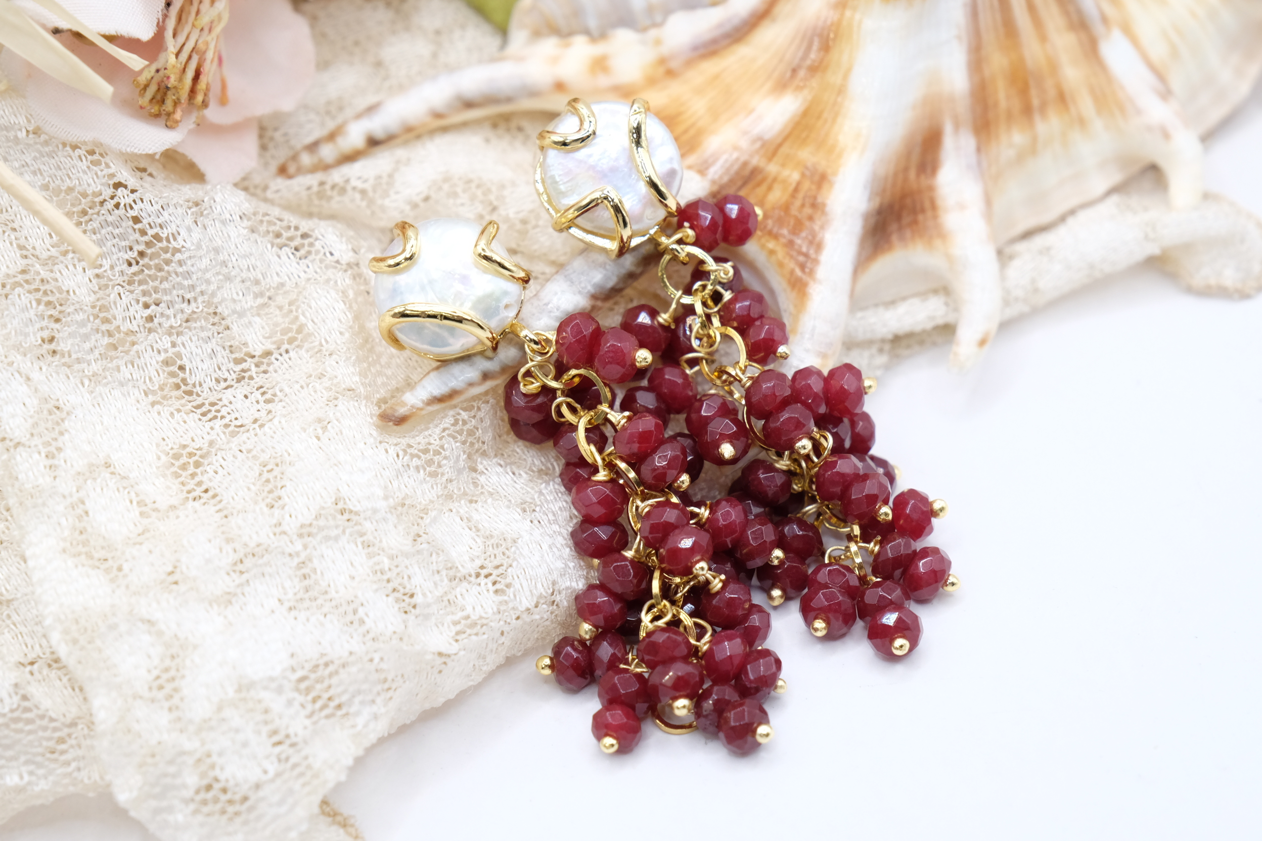 ORECCHINI ARTIGIANALI RADICE DI RUBINO PERLE ACCIAIO (1)