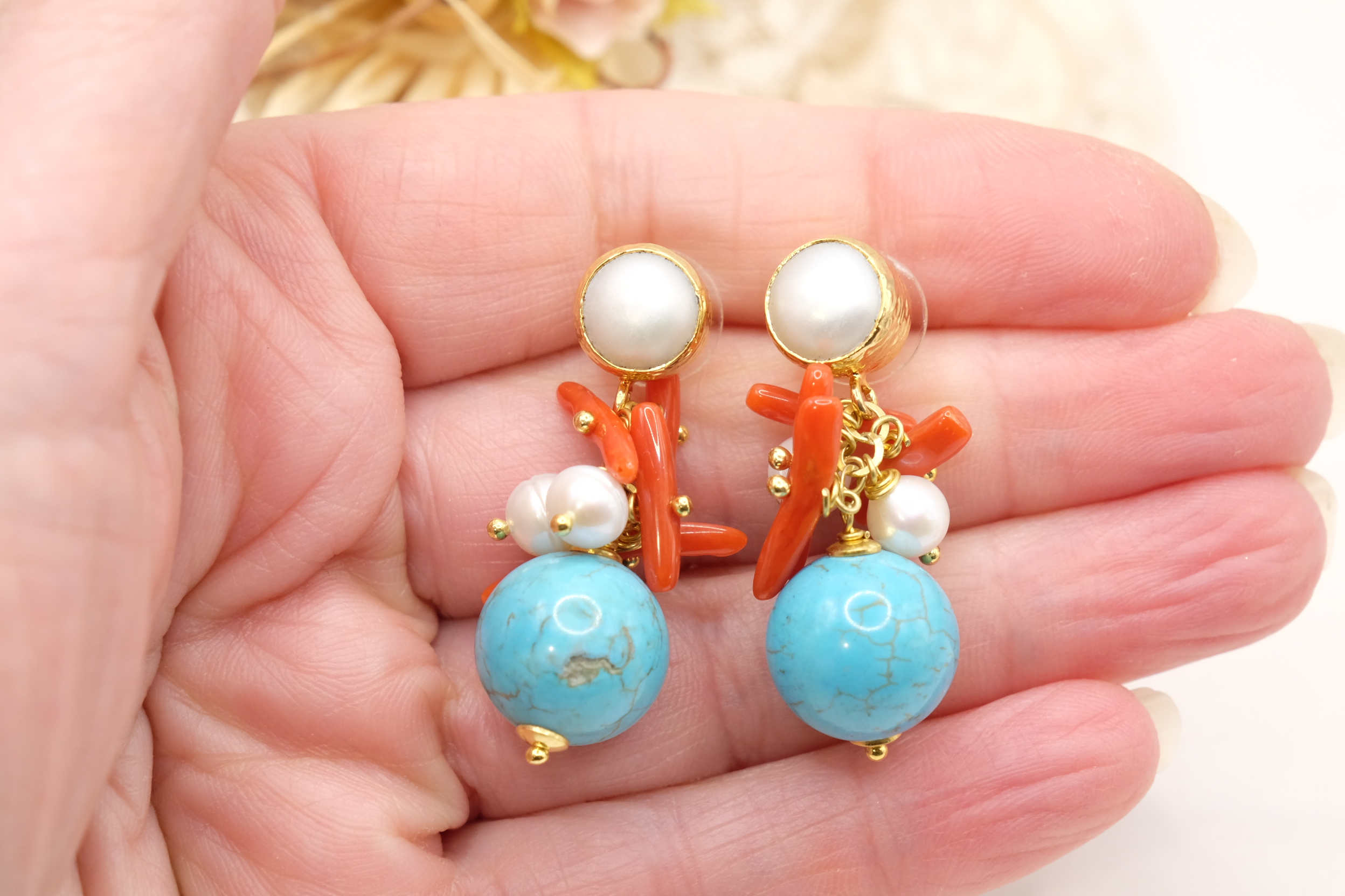 ORECCHINI ARTIGIANALI TURCHESE GRAPPOLO PERLE CORALLO PERLA PERNO (3)