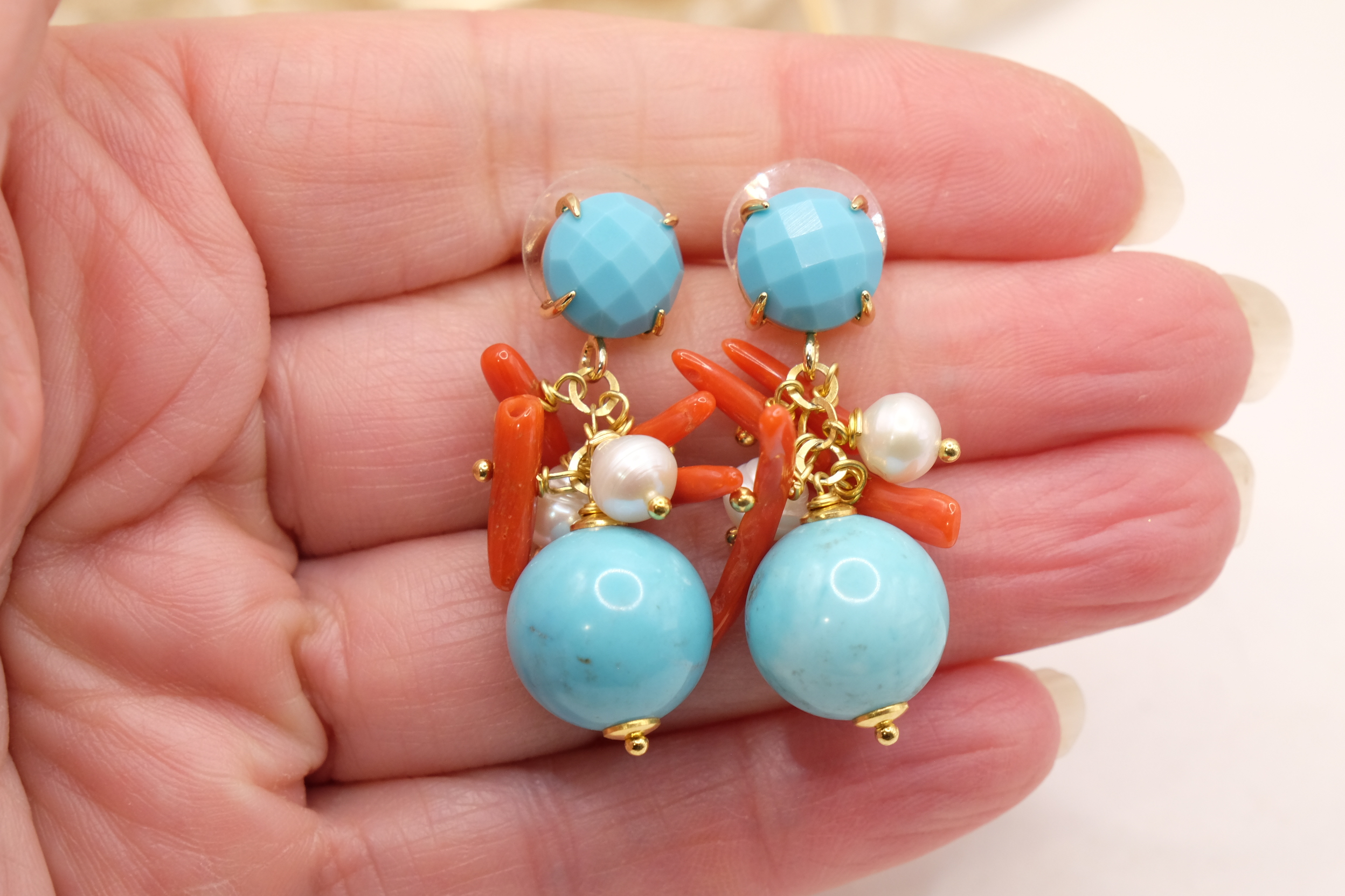 ORECCHINI ARTIGIANALI TURCHESE GRAPPOLO PERLE CORALLO PERLA PERNO (5)