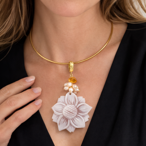 Ciondolo Cammeo Genuino Fiore Ambra Perle Grappolo