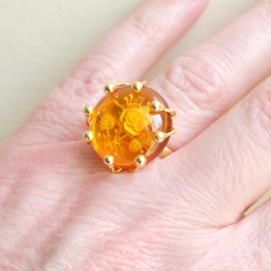 Anello Artigianale Ambra Incisa Rosa