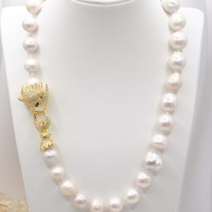 Collana Grandi Perle con Testa di Pantera Zirconi