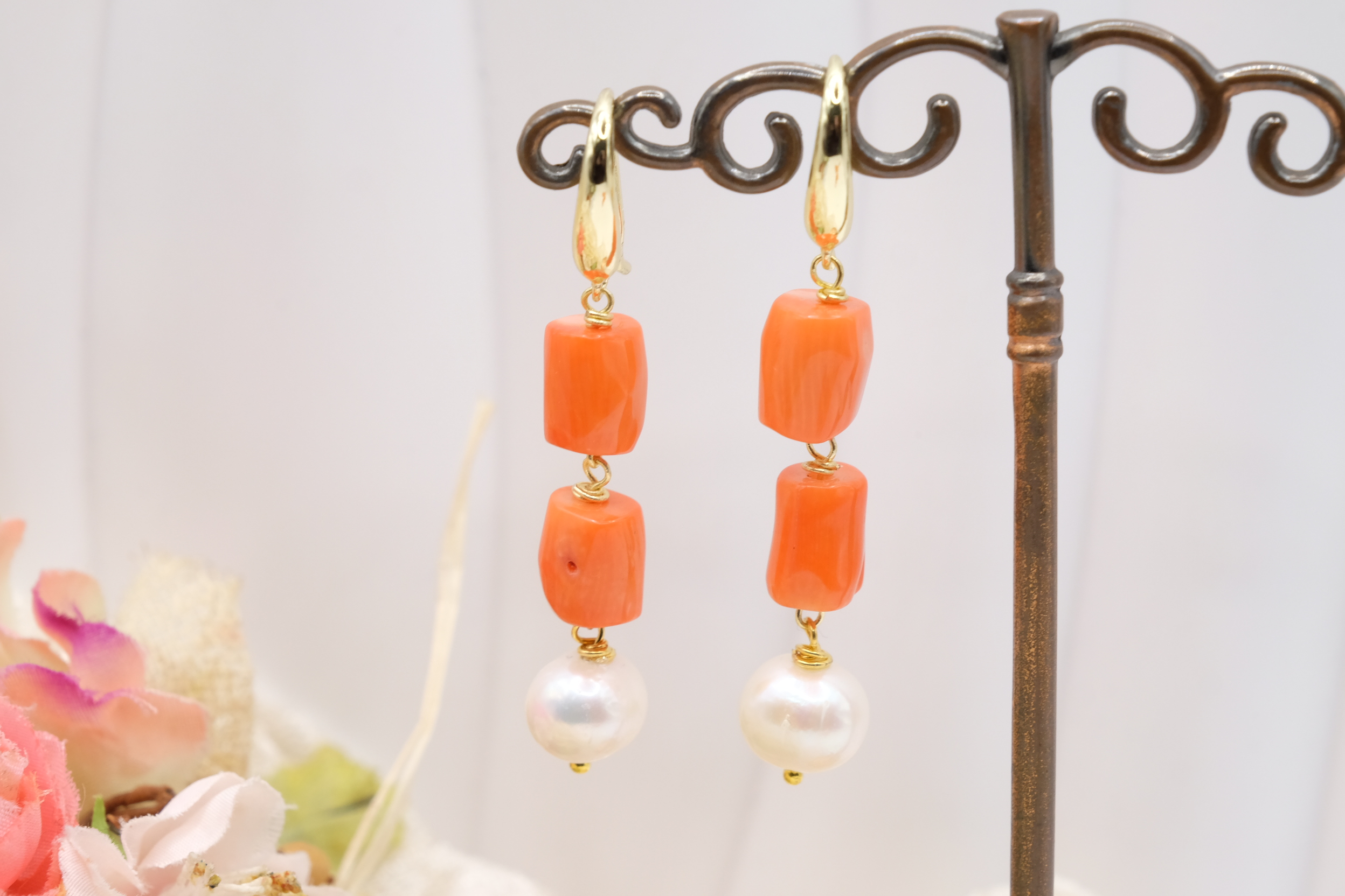 ORECCHINI CORALLO BAMBOO PERLE OTTONE (4)