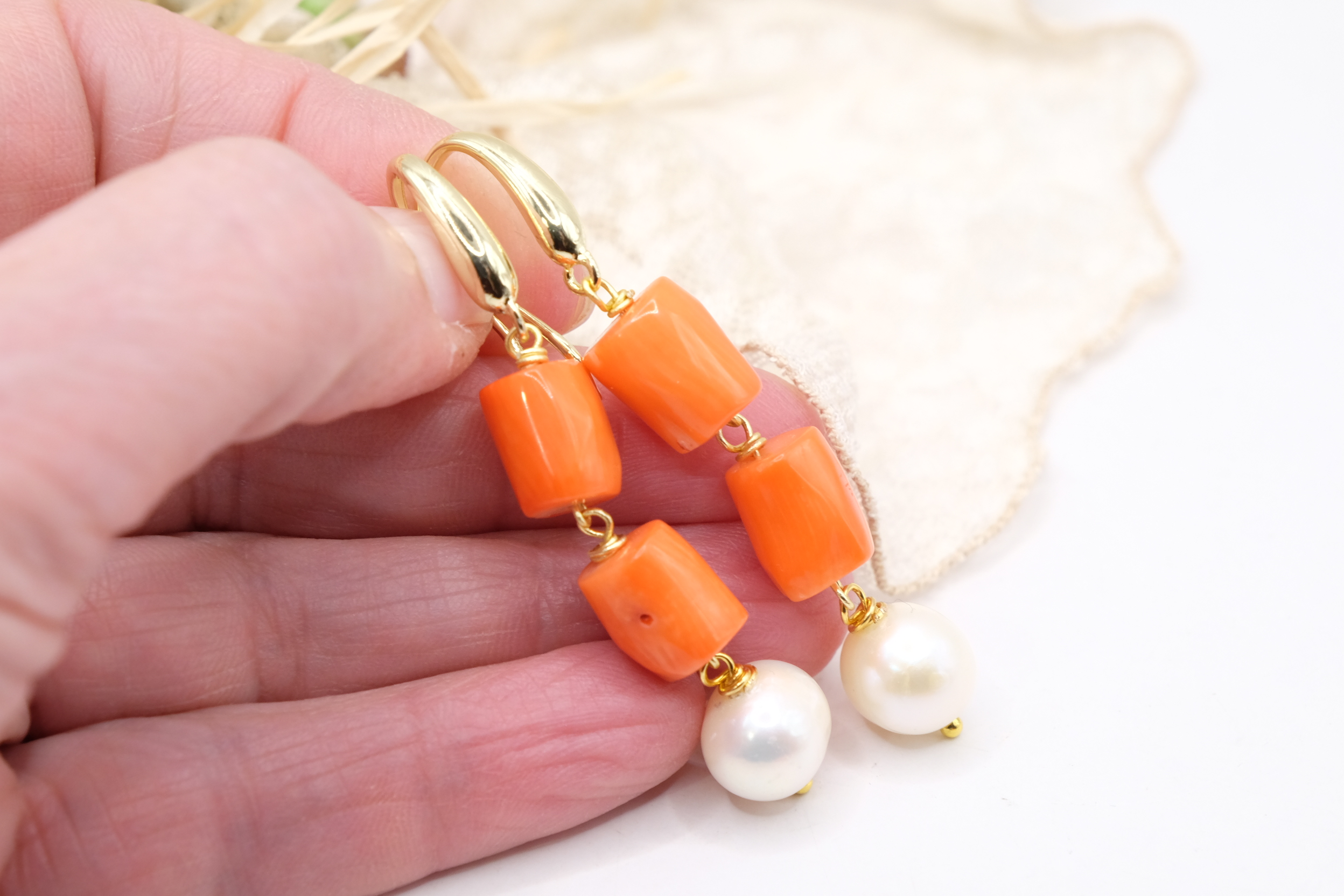 ORECCHINI CORALLO BAMBOO PERLE OTTONE (5)