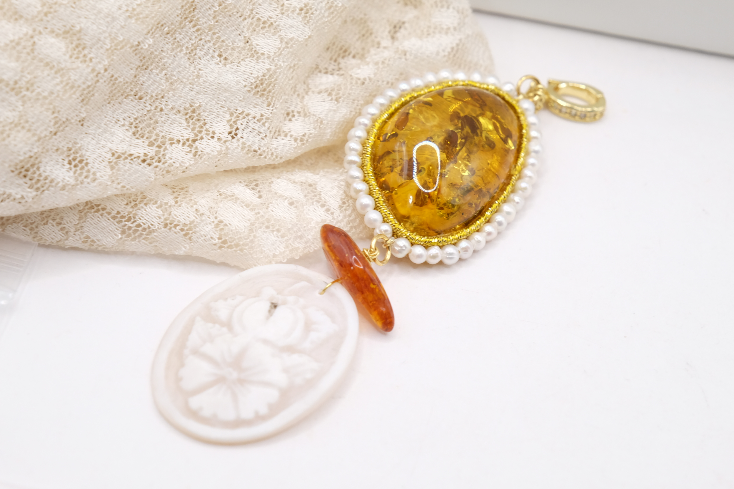 PENDENTE ARTIGIANALE CAMMEO TORRE DEL GRECO E AMBRA (2)