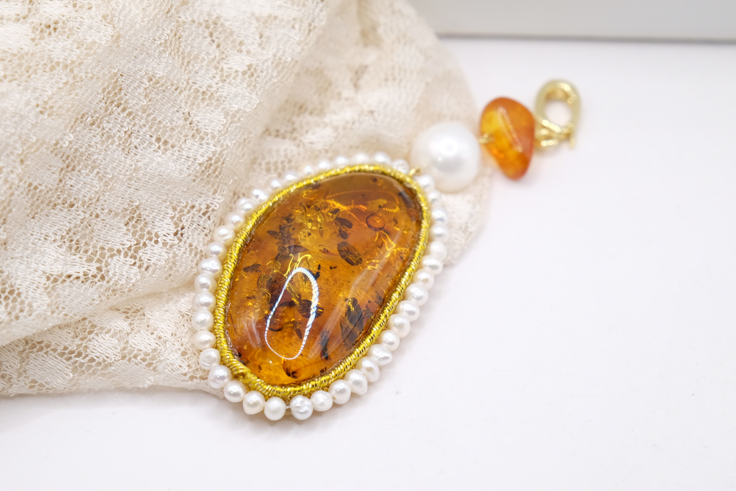 PENDENTE ARTIGIANALE CAMMEO TORRE DEL GRECO PERLE E AMBRA (9)