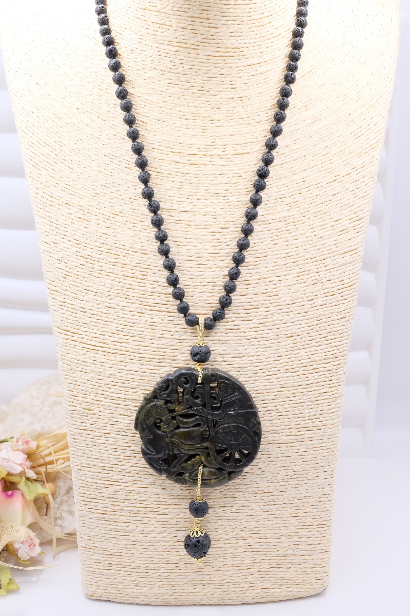 COLLANA ARTIGIANALE MANDALA GIADA NERO CHARLESTON CHANEL (2)