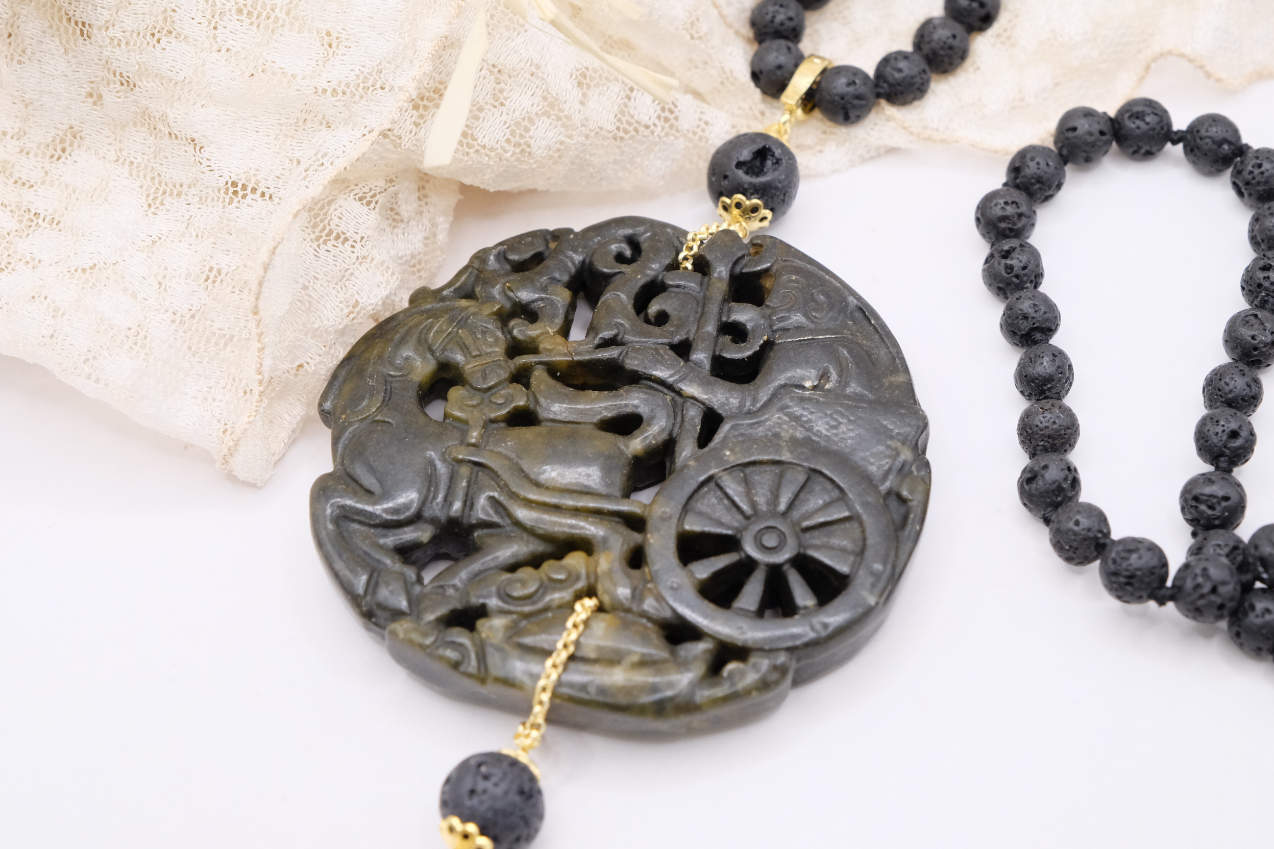 COLLANA ARTIGIANALE MANDALA GIADA NERO CHARLESTON CHANEL (4)