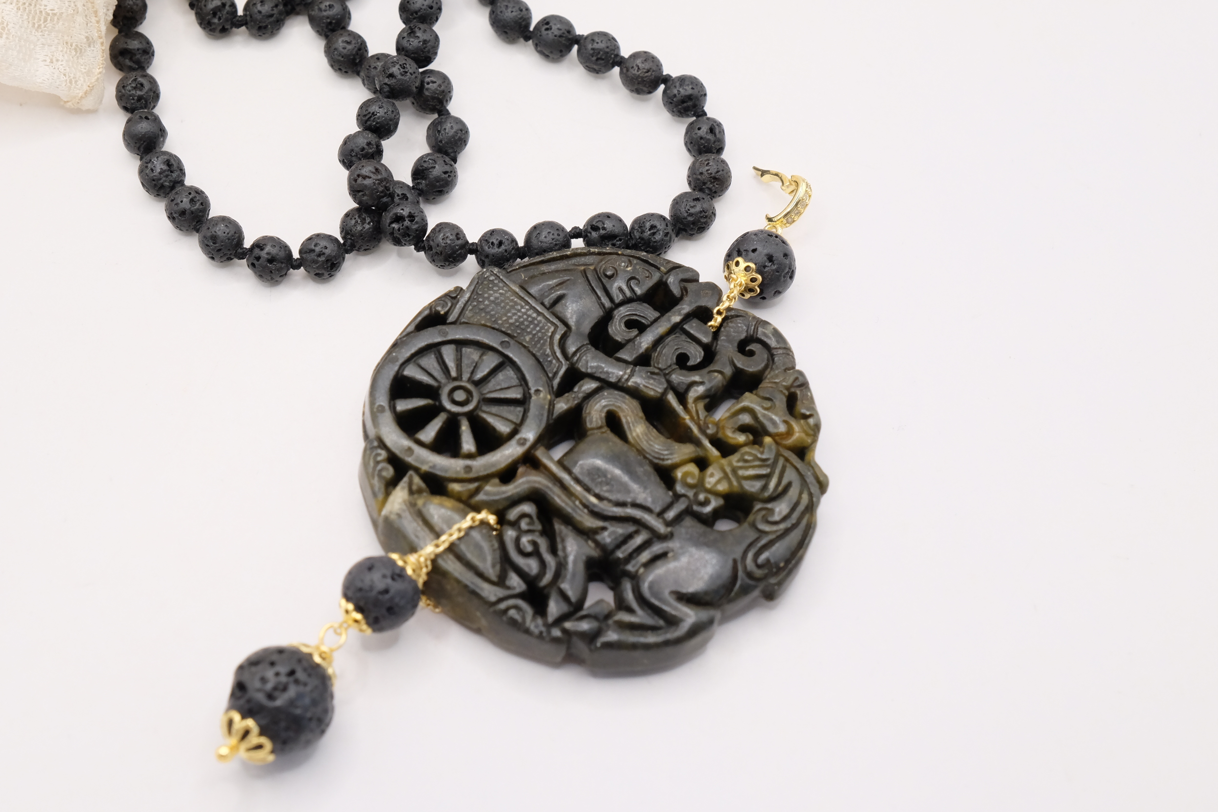COLLANA ARTIGIANALE MANDALA GIADA NERO CHARLESTON CHANEL (7)