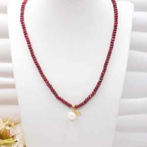 Collana in radice di Rubino Perla Naturale e Monetina