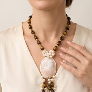 Collana Gocce Occhio di Tigre Perle e Cammeo di Torre del Greco a Y Dama
