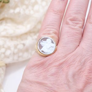 Anello da Mignolo Cammeo di Torre del Greco Angelo Argento Dorato