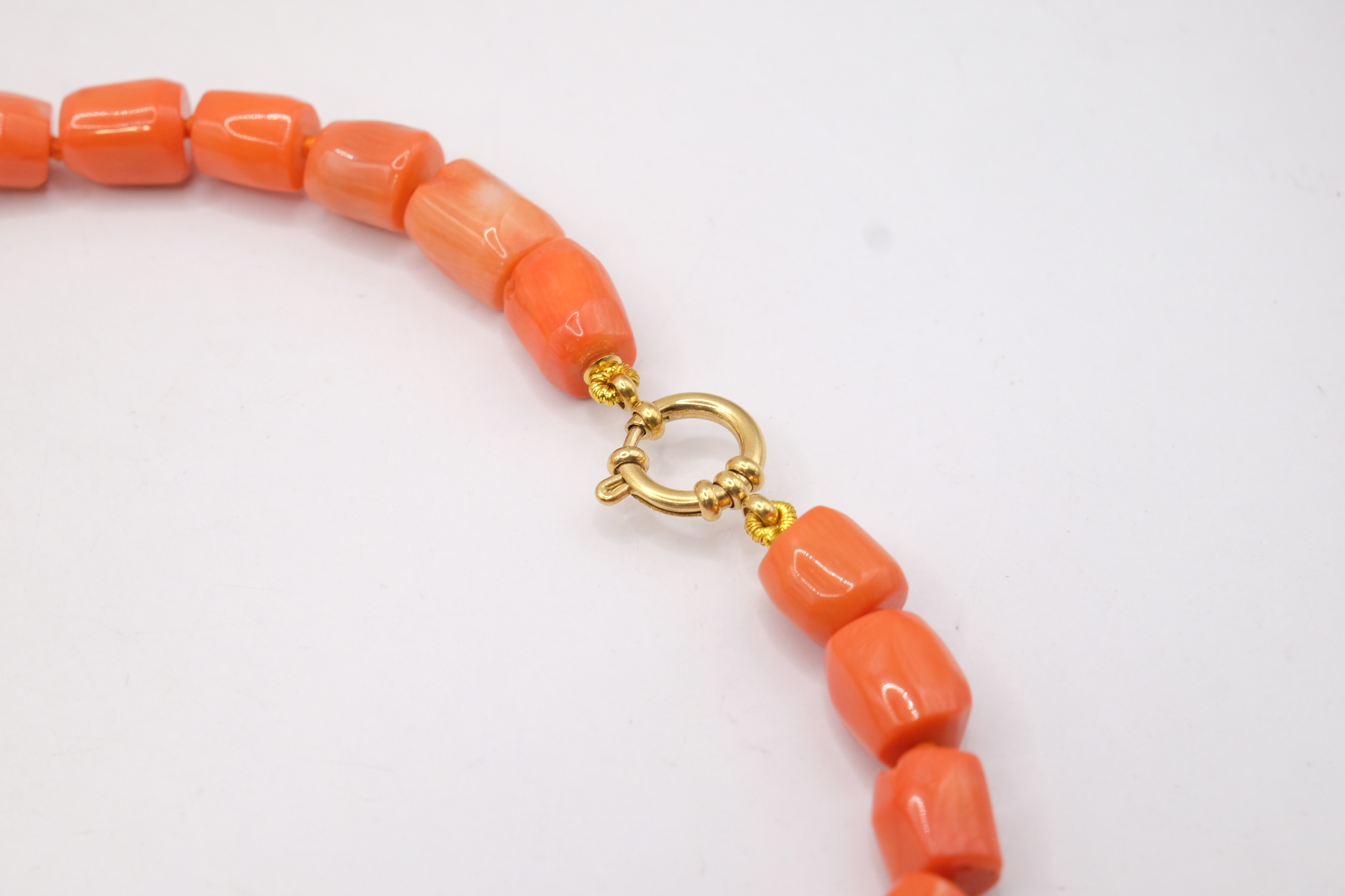 COLLANA ARTIGIANALE CORALLO BAMBOO ELEMENTO TIBETANO SODALITE GIADA BORGOGNA PERLA (1)