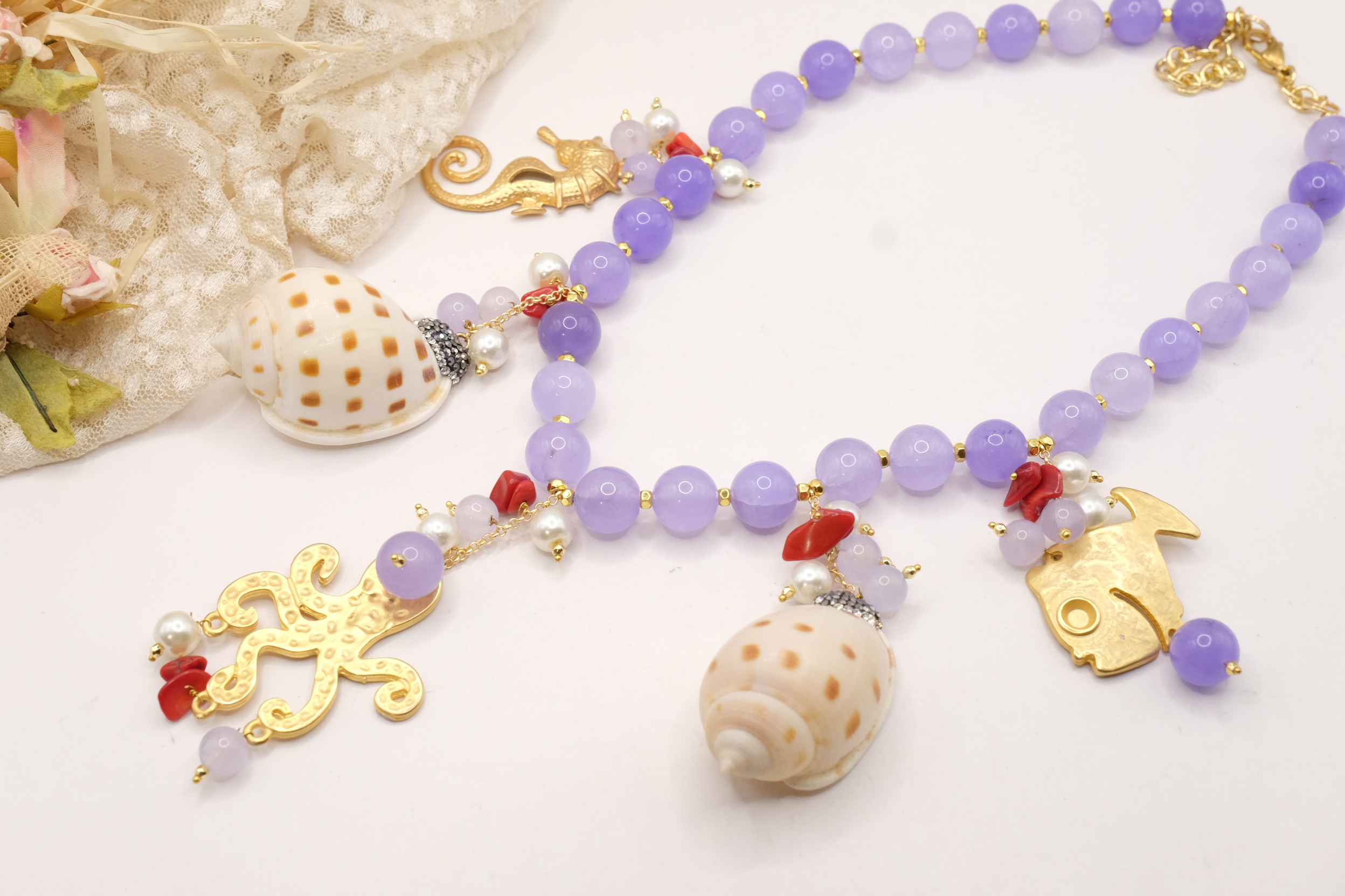 COLLANA ARTIGIANALE GIADA LAVANDA PESCE CAVALLUCCIO CONCHIGLIE POLPO PERLE CORALLO (1)
