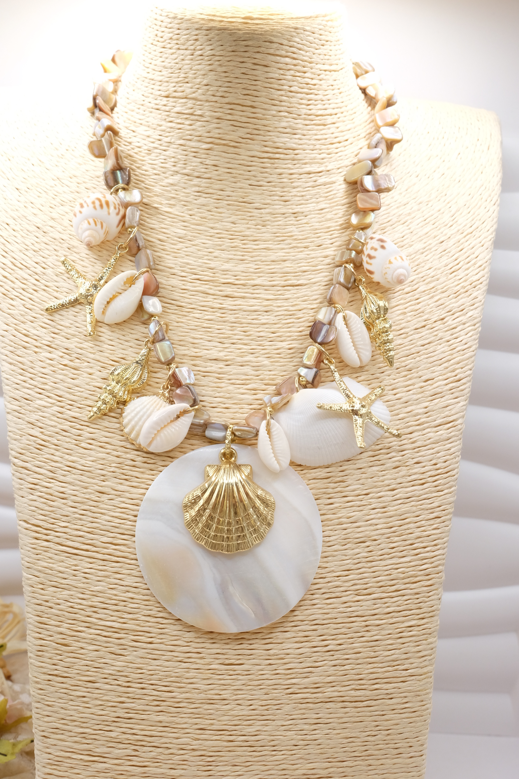 COLLANA ARTIGIANALE MADREPERLA CONCHIGLIE CONCHIGLIA OTTONE (2)